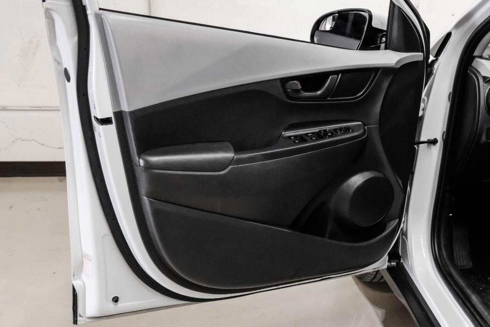 2019 White /Black Hyundai Kona SE (KM8K1CAA4KU) with an I4 engine, Automatic transmission, located at 15300 Midway Rd., Addison, TX, 75001, (972) 702-0011, 32.958321, -96.838074 - Photo#38