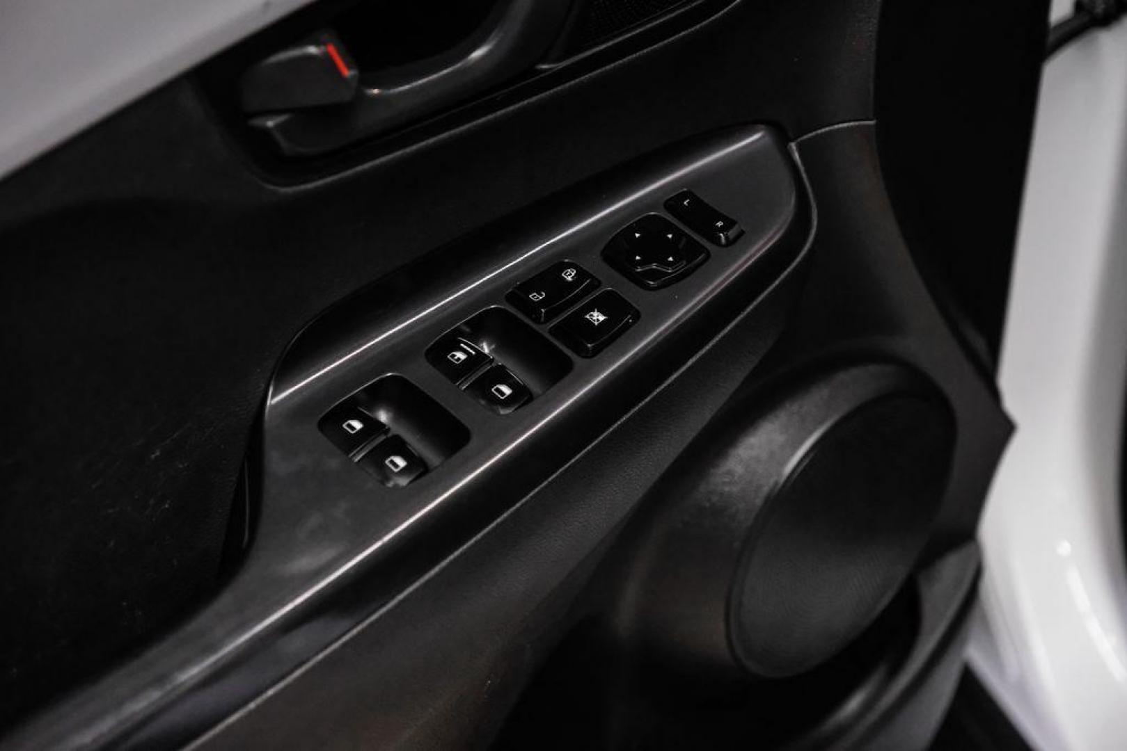 2019 White /Black Hyundai Kona SE (KM8K1CAA4KU) with an I4 engine, Automatic transmission, located at 15300 Midway Rd., Addison, TX, 75001, (972) 702-0011, 32.958321, -96.838074 - Photo#39