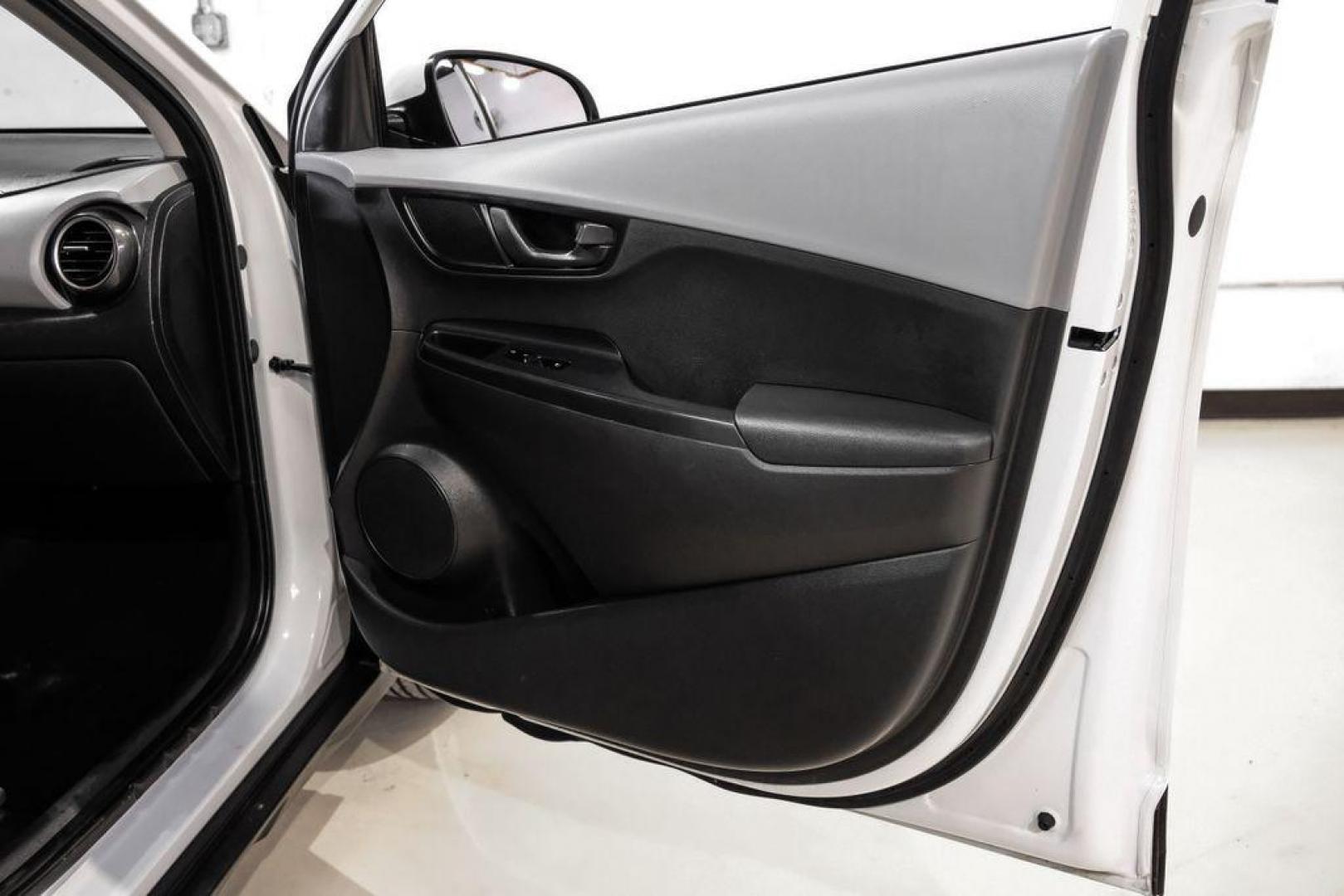 2019 White /Black Hyundai Kona SE (KM8K1CAA4KU) with an I4 engine, Automatic transmission, located at 15300 Midway Rd., Addison, TX, 75001, (972) 702-0011, 32.958321, -96.838074 - Photo#40