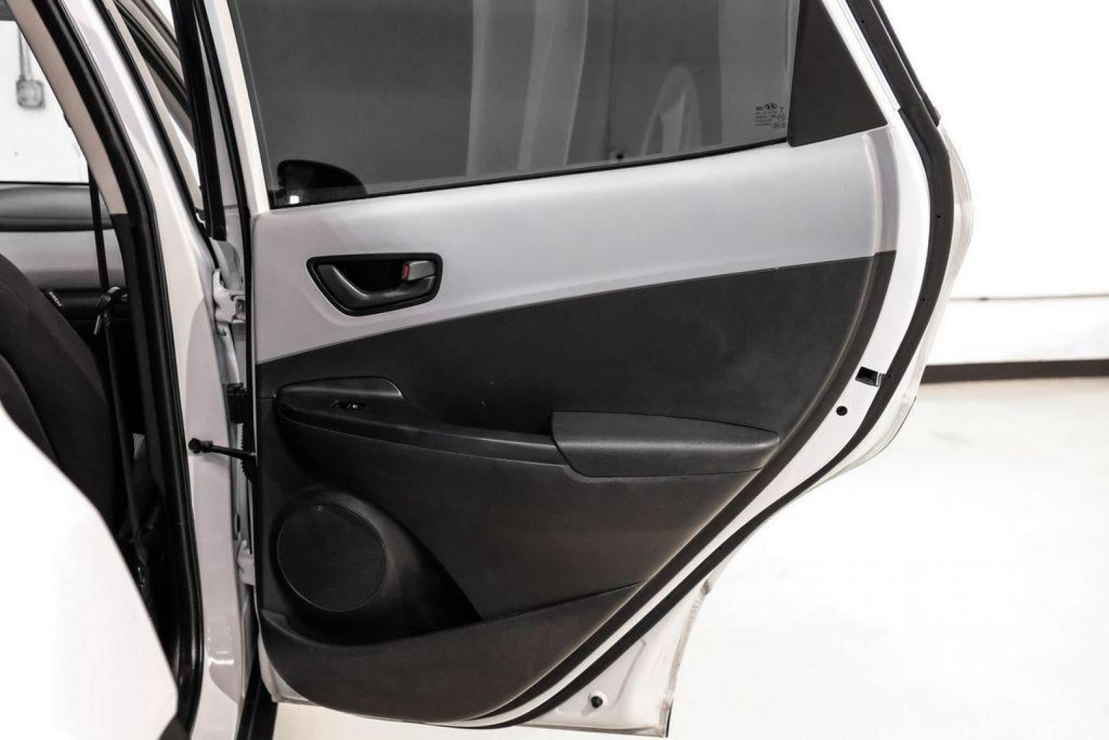 2019 White /Black Hyundai Kona SE (KM8K1CAA4KU) with an I4 engine, Automatic transmission, located at 15300 Midway Rd., Addison, TX, 75001, (972) 702-0011, 32.958321, -96.838074 - Photo#42