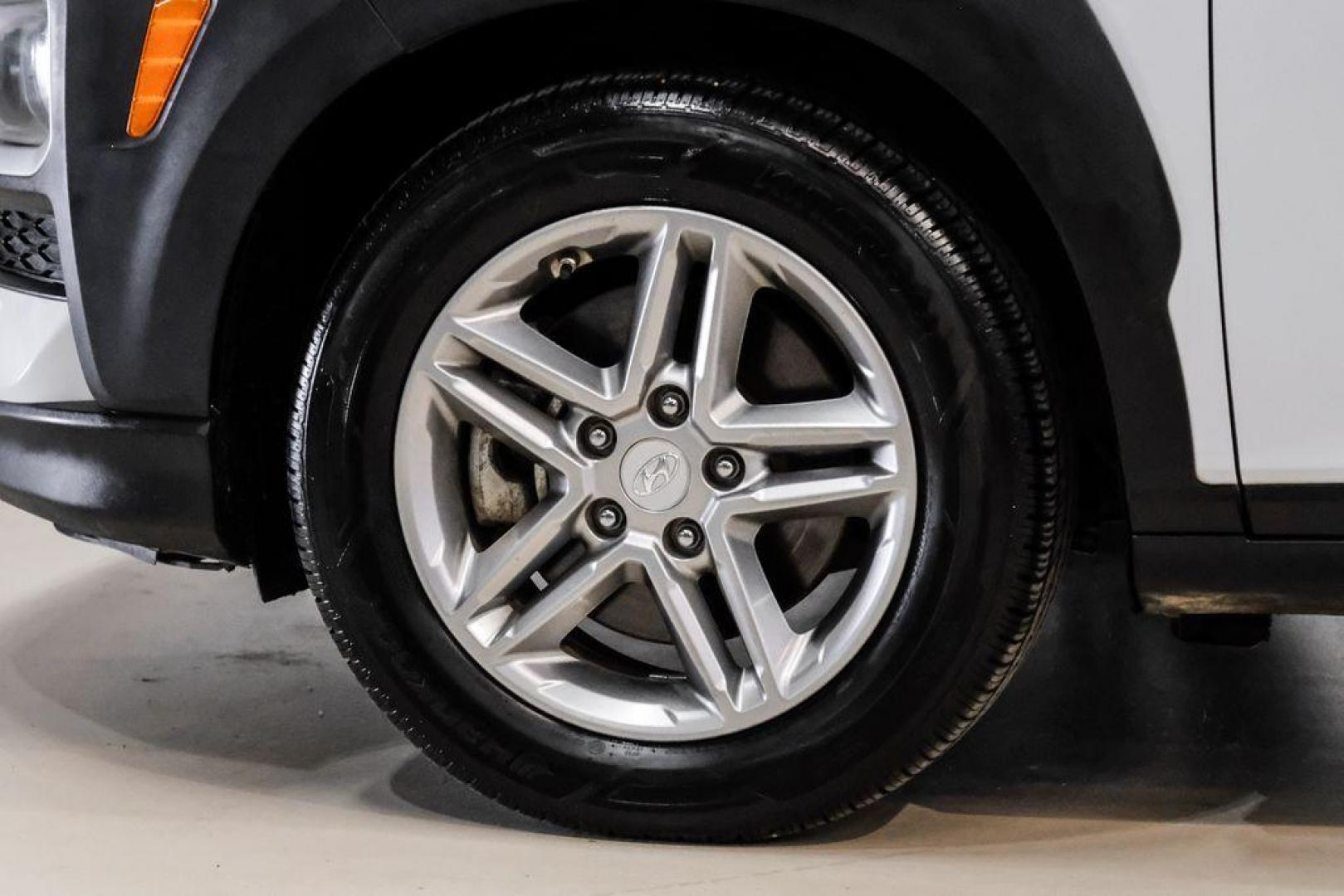 2019 White /Black Hyundai Kona SE (KM8K1CAA4KU) with an I4 engine, Automatic transmission, located at 15300 Midway Rd., Addison, TX, 75001, (972) 702-0011, 32.958321, -96.838074 - Photo#50