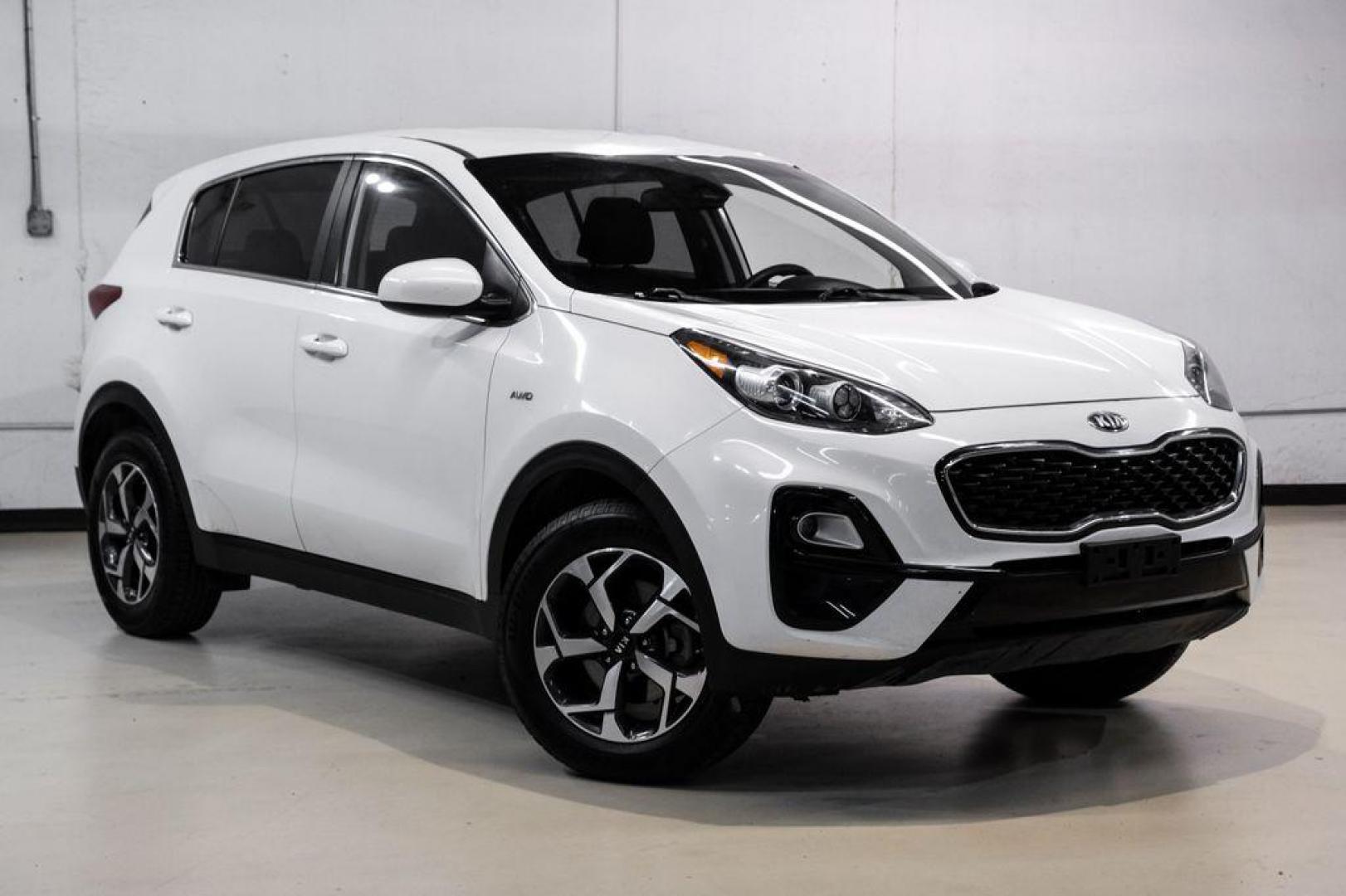 2020 Clear White /Black Kia Sportage LX (KNDPMCAC1L7) with an 2.4L I4 DGI DOHC 16V engine, Automatic transmission, located at 15300 Midway Rd., Addison, TX, 75001, (972) 702-0011, 32.958321, -96.838074 - Photo#5