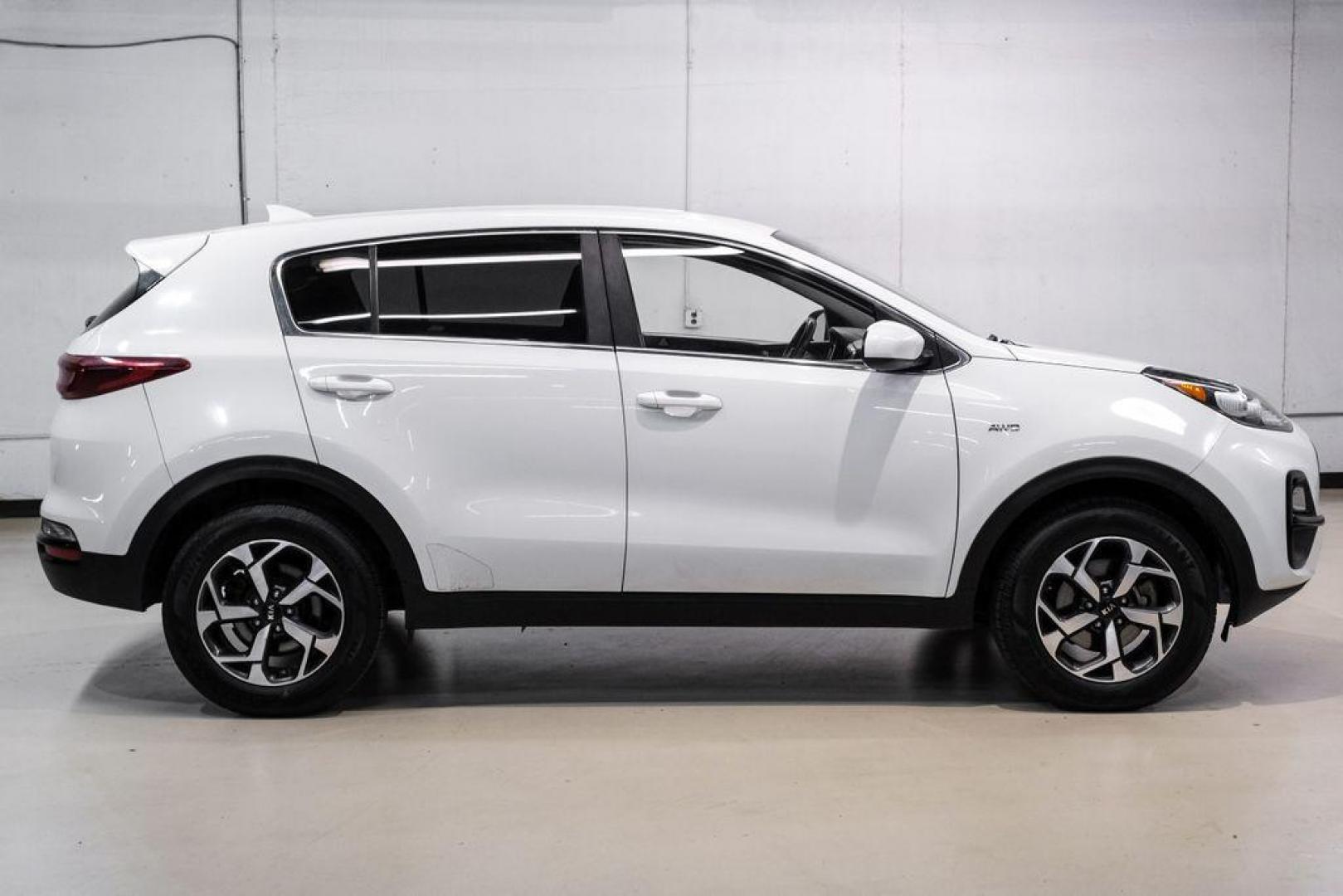 2020 Clear White /Black Kia Sportage LX (KNDPMCAC1L7) with an 2.4L I4 DGI DOHC 16V engine, Automatic transmission, located at 15300 Midway Rd., Addison, TX, 75001, (972) 702-0011, 32.958321, -96.838074 - Photo#6