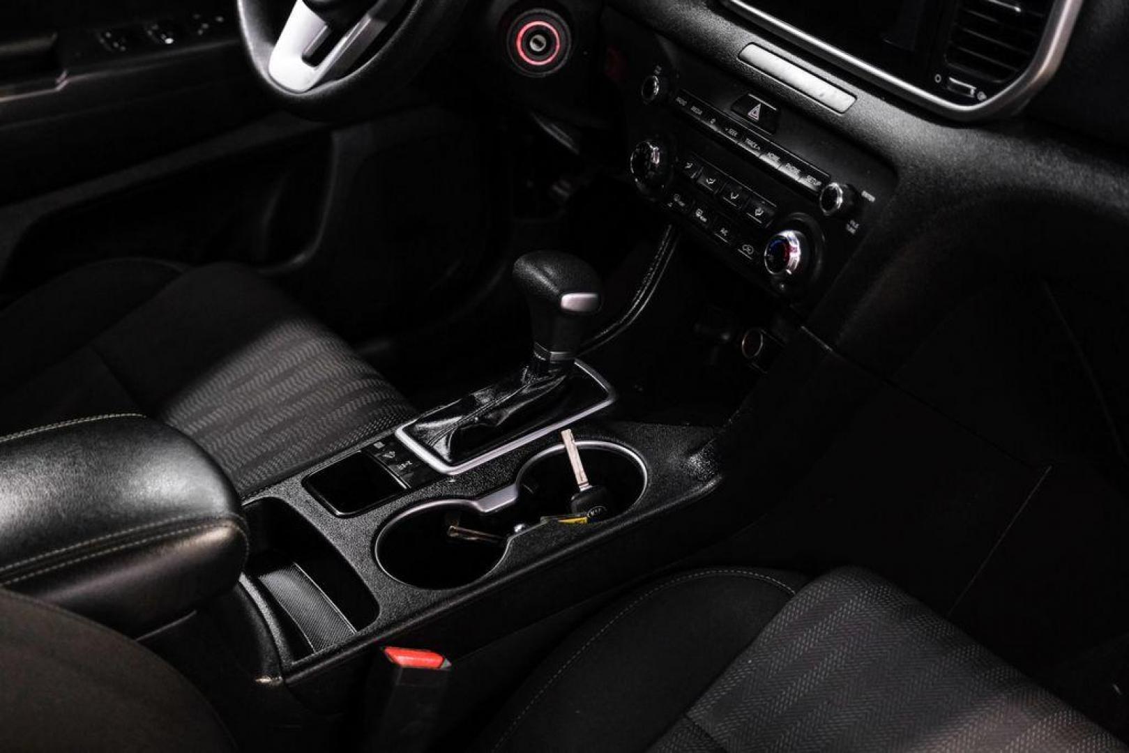 2020 Clear White /Black Kia Sportage LX (KNDPMCAC1L7) with an 2.4L I4 DGI DOHC 16V engine, Automatic transmission, located at 15300 Midway Rd., Addison, TX, 75001, (972) 702-0011, 32.958321, -96.838074 - Photo#22