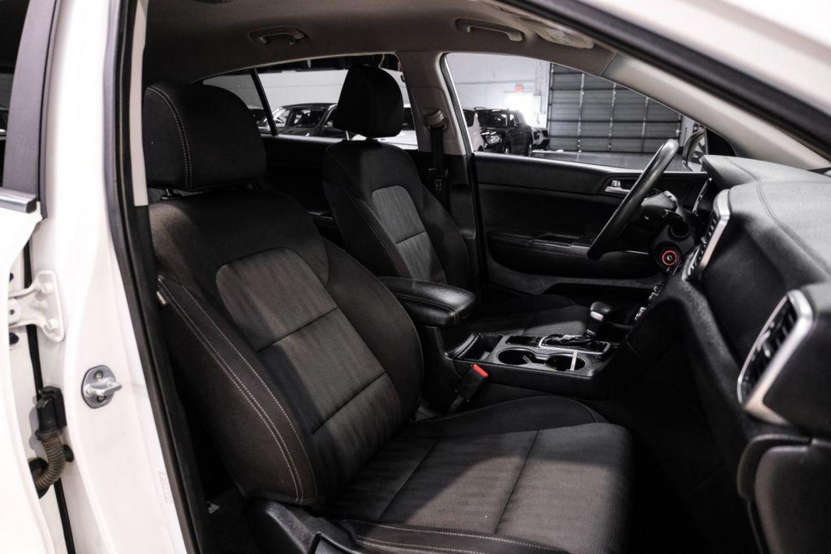 2020 Clear White /Black Kia Sportage LX (KNDPMCAC1L7) with an 2.4L I4 DGI DOHC 16V engine, Automatic transmission, located at 15300 Midway Rd., Addison, TX, 75001, (972) 702-0011, 32.958321, -96.838074 - Photo#33