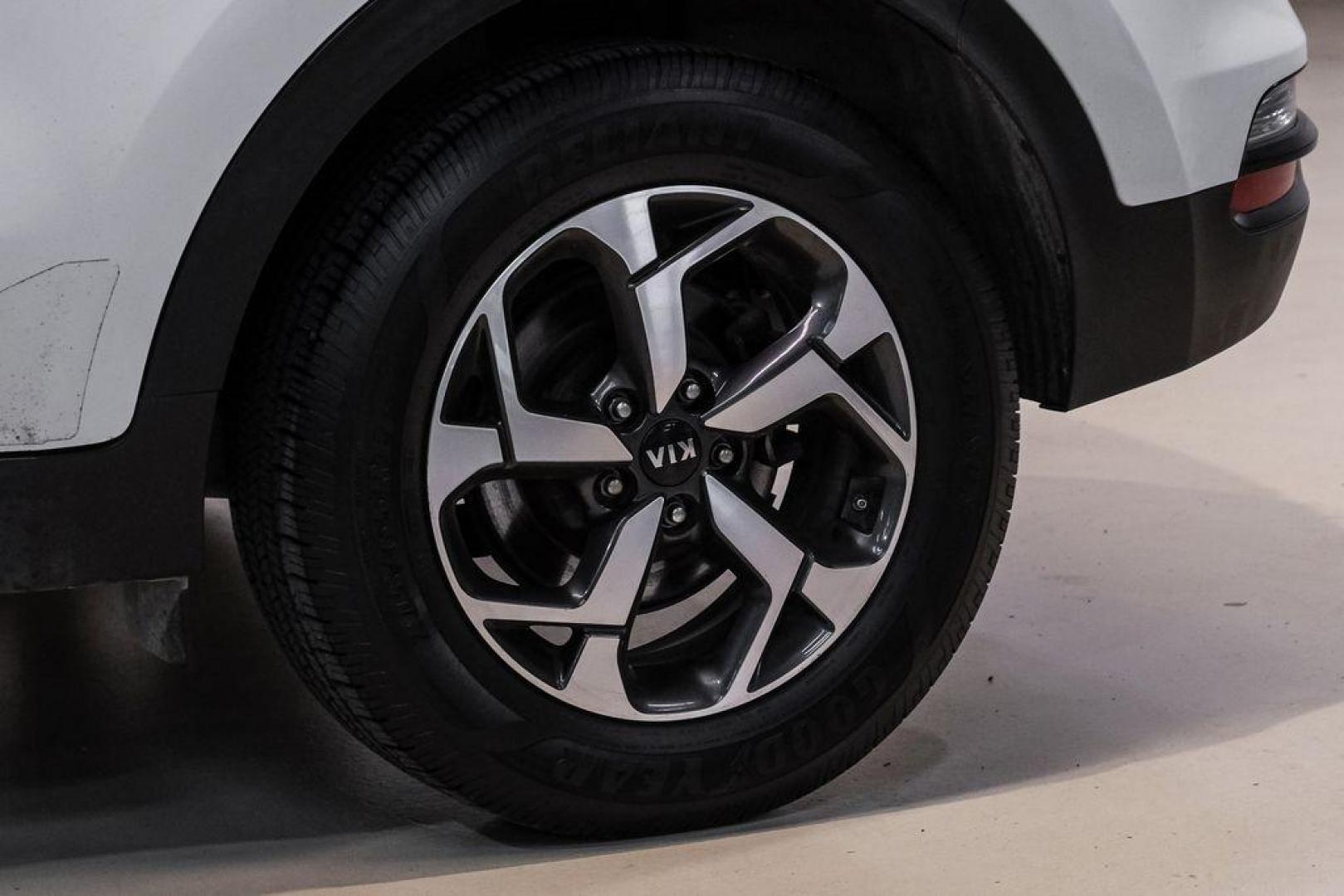 2020 Clear White /Black Kia Sportage LX (KNDPMCAC1L7) with an 2.4L I4 DGI DOHC 16V engine, Automatic transmission, located at 15300 Midway Rd., Addison, TX, 75001, (972) 702-0011, 32.958321, -96.838074 - Photo#54