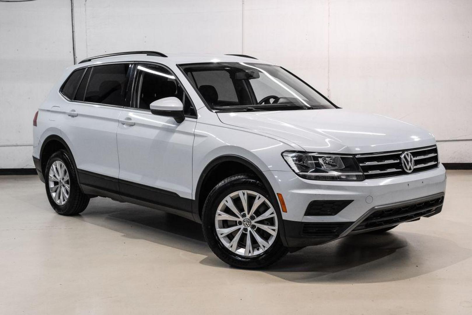 2018 White Silver /Titan Black Volkswagen Tiguan 2.0T S (3VV1B7AX8JM) with an 2.0L TSI DOHC engine, Automatic transmission, located at 15300 Midway Rd., Addison, TX, 75001, (972) 702-0011, 32.958321, -96.838074 - Photo#5