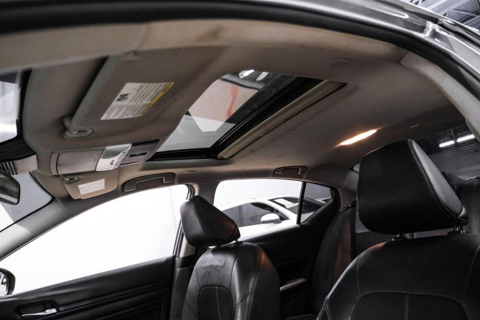 2022 Gun Metallic /Sport Nissan Altima 2.0 SR (1N4AL4CV0NN) with an 2.0L I4 PDI Turbocharged DOHC 16V LEV3-ULEV70 236hp engine, CVT transmission, located at 15300 Midway Rd., Addison, TX, 75001, (972) 702-0011, 32.958321, -96.838074 - Photo#4