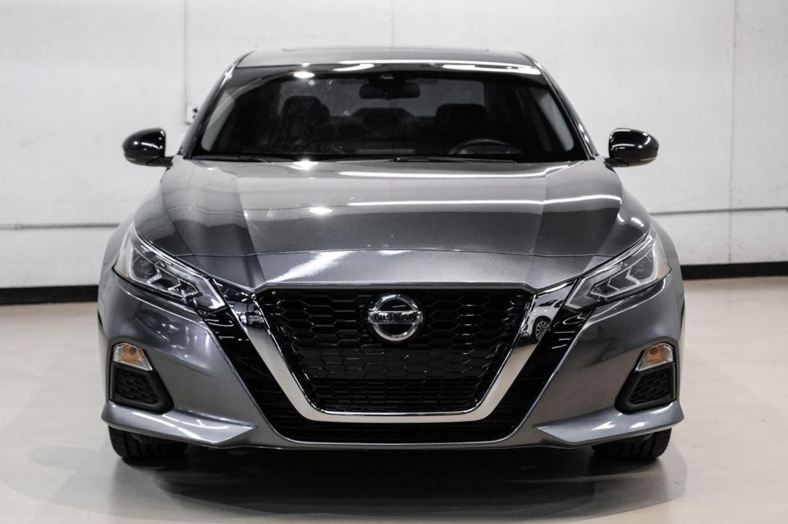 2022 Gun Metallic /Sport Nissan Altima 2.0 SR (1N4AL4CV0NN) with an 2.0L I4 PDI Turbocharged DOHC 16V LEV3-ULEV70 236hp engine, CVT transmission, located at 15300 Midway Rd., Addison, TX, 75001, (972) 702-0011, 32.958321, -96.838074 - Photo#5