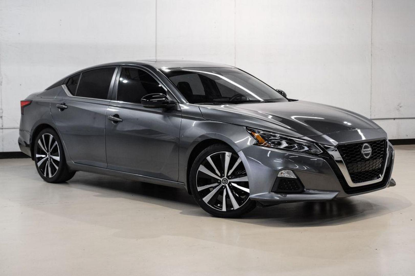 2022 Gun Metallic /Sport Nissan Altima 2.0 SR (1N4AL4CV0NN) with an 2.0L I4 PDI Turbocharged DOHC 16V LEV3-ULEV70 236hp engine, CVT transmission, located at 15300 Midway Rd., Addison, TX, 75001, (972) 702-0011, 32.958321, -96.838074 - Photo#6