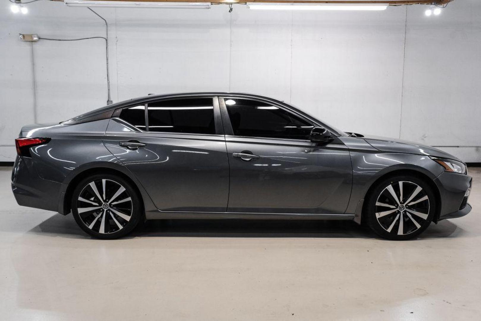 2022 Gun Metallic /Sport Nissan Altima 2.0 SR (1N4AL4CV0NN) with an 2.0L I4 PDI Turbocharged DOHC 16V LEV3-ULEV70 236hp engine, CVT transmission, located at 15300 Midway Rd., Addison, TX, 75001, (972) 702-0011, 32.958321, -96.838074 - Photo#7