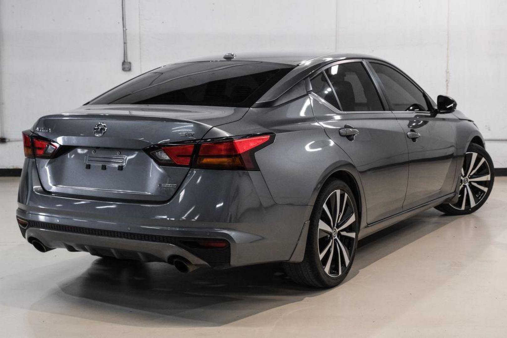 2022 Gun Metallic /Sport Nissan Altima 2.0 SR (1N4AL4CV0NN) with an 2.0L I4 PDI Turbocharged DOHC 16V LEV3-ULEV70 236hp engine, CVT transmission, located at 15300 Midway Rd., Addison, TX, 75001, (972) 702-0011, 32.958321, -96.838074 - Photo#8