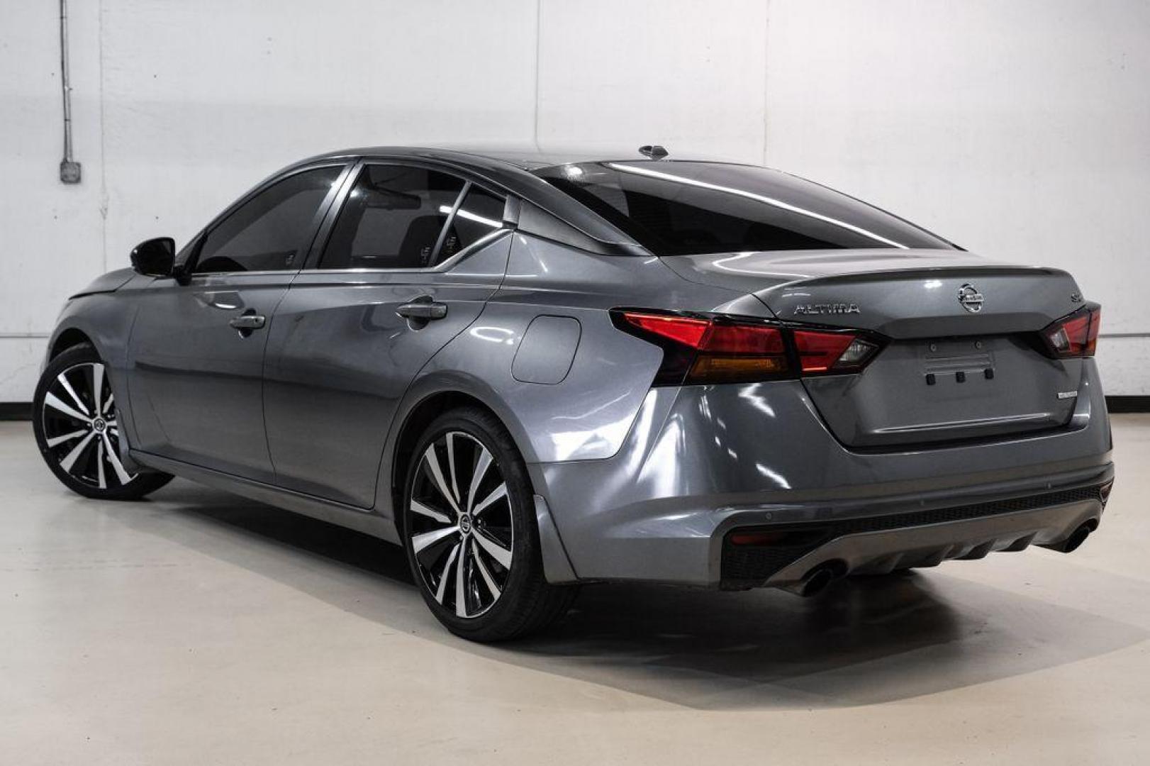 2022 Gun Metallic /Sport Nissan Altima 2.0 SR (1N4AL4CV0NN) with an 2.0L I4 PDI Turbocharged DOHC 16V LEV3-ULEV70 236hp engine, CVT transmission, located at 15300 Midway Rd., Addison, TX, 75001, (972) 702-0011, 32.958321, -96.838074 - Photo#10