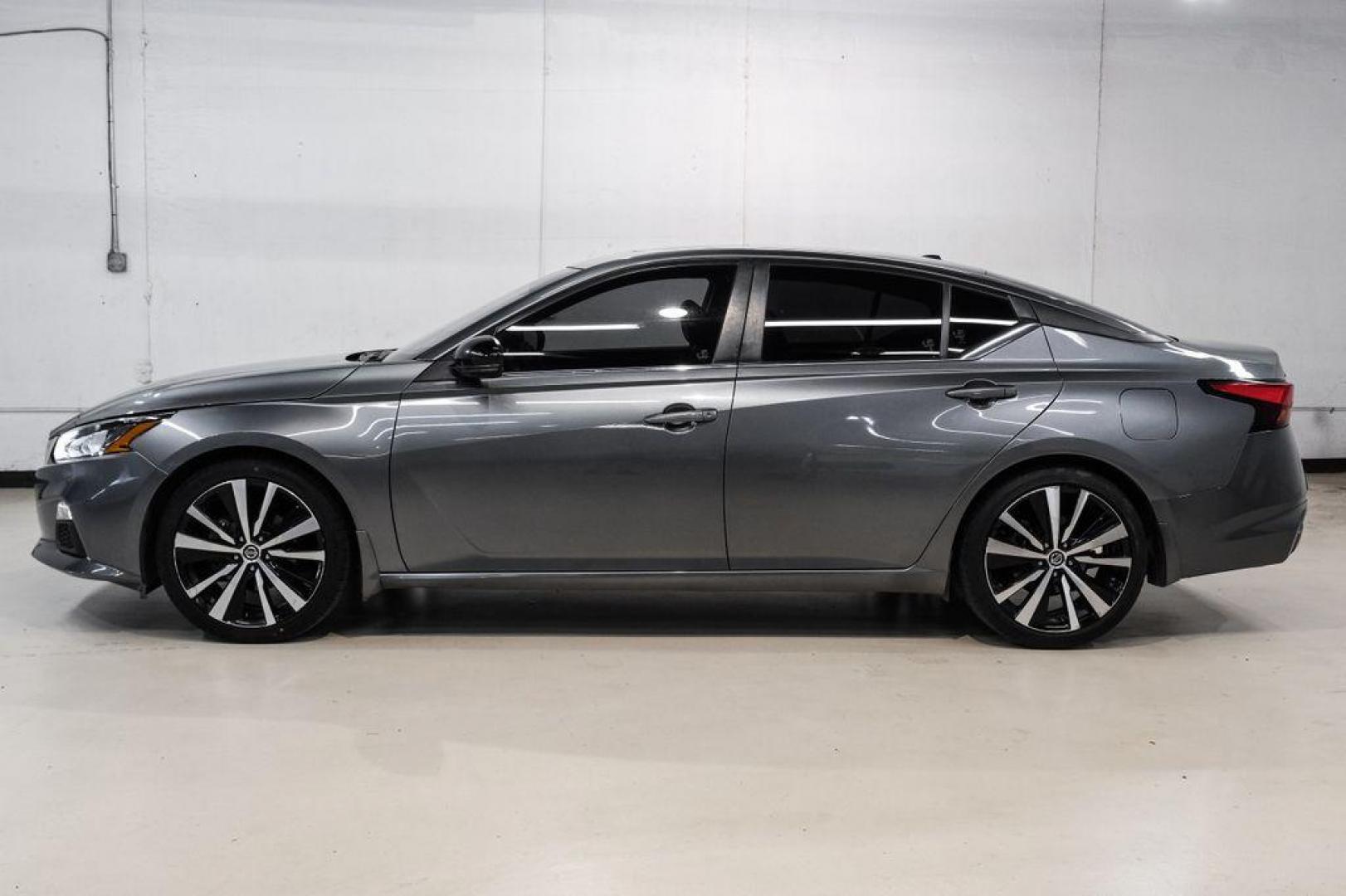 2022 Gun Metallic /Sport Nissan Altima 2.0 SR (1N4AL4CV0NN) with an 2.0L I4 PDI Turbocharged DOHC 16V LEV3-ULEV70 236hp engine, CVT transmission, located at 15300 Midway Rd., Addison, TX, 75001, (972) 702-0011, 32.958321, -96.838074 - Photo#11