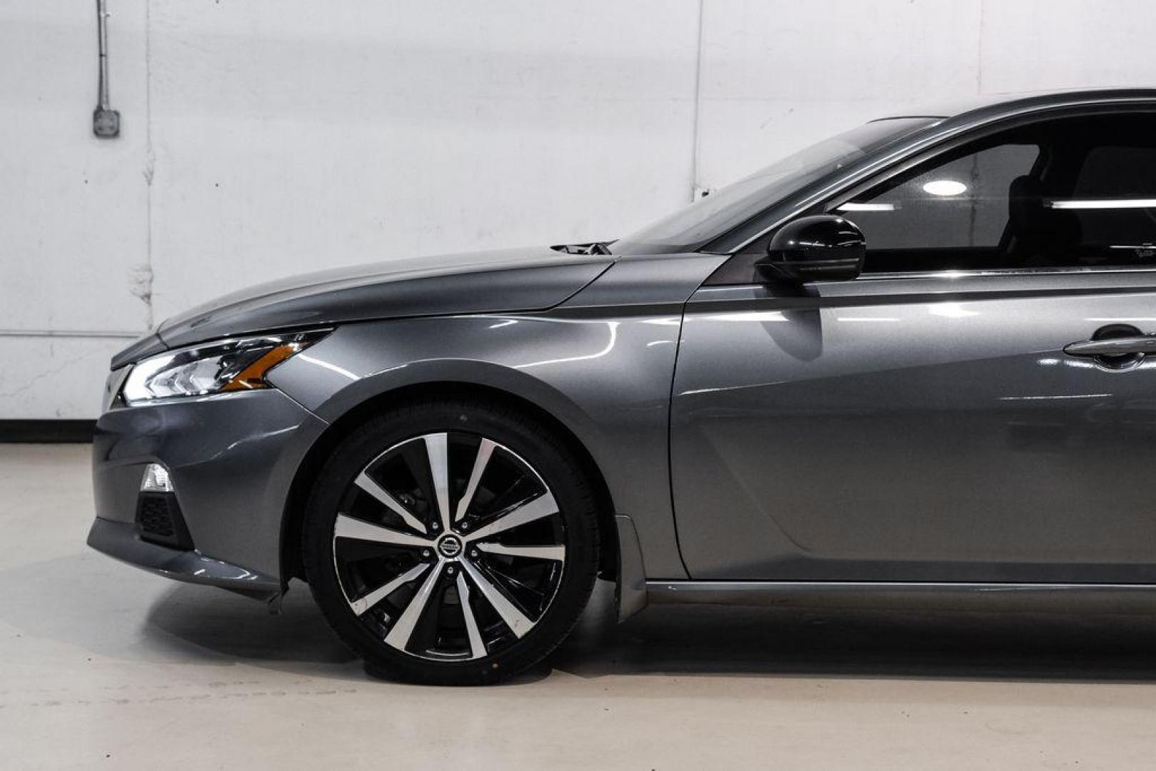 2022 Gun Metallic /Sport Nissan Altima 2.0 SR (1N4AL4CV0NN) with an 2.0L I4 PDI Turbocharged DOHC 16V LEV3-ULEV70 236hp engine, CVT transmission, located at 15300 Midway Rd., Addison, TX, 75001, (972) 702-0011, 32.958321, -96.838074 - Photo#12