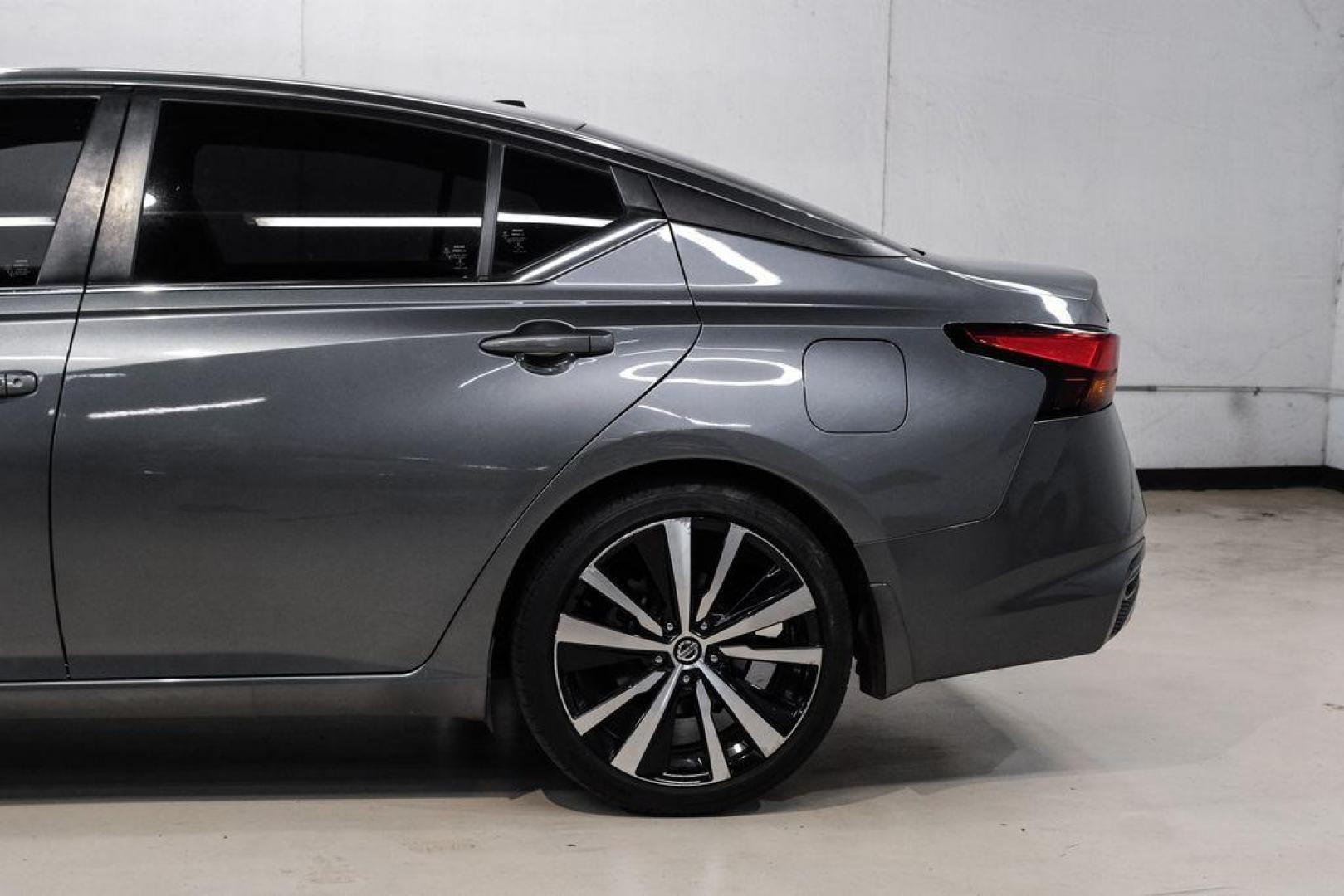 2022 Gun Metallic /Sport Nissan Altima 2.0 SR (1N4AL4CV0NN) with an 2.0L I4 PDI Turbocharged DOHC 16V LEV3-ULEV70 236hp engine, CVT transmission, located at 15300 Midway Rd., Addison, TX, 75001, (972) 702-0011, 32.958321, -96.838074 - Photo#13