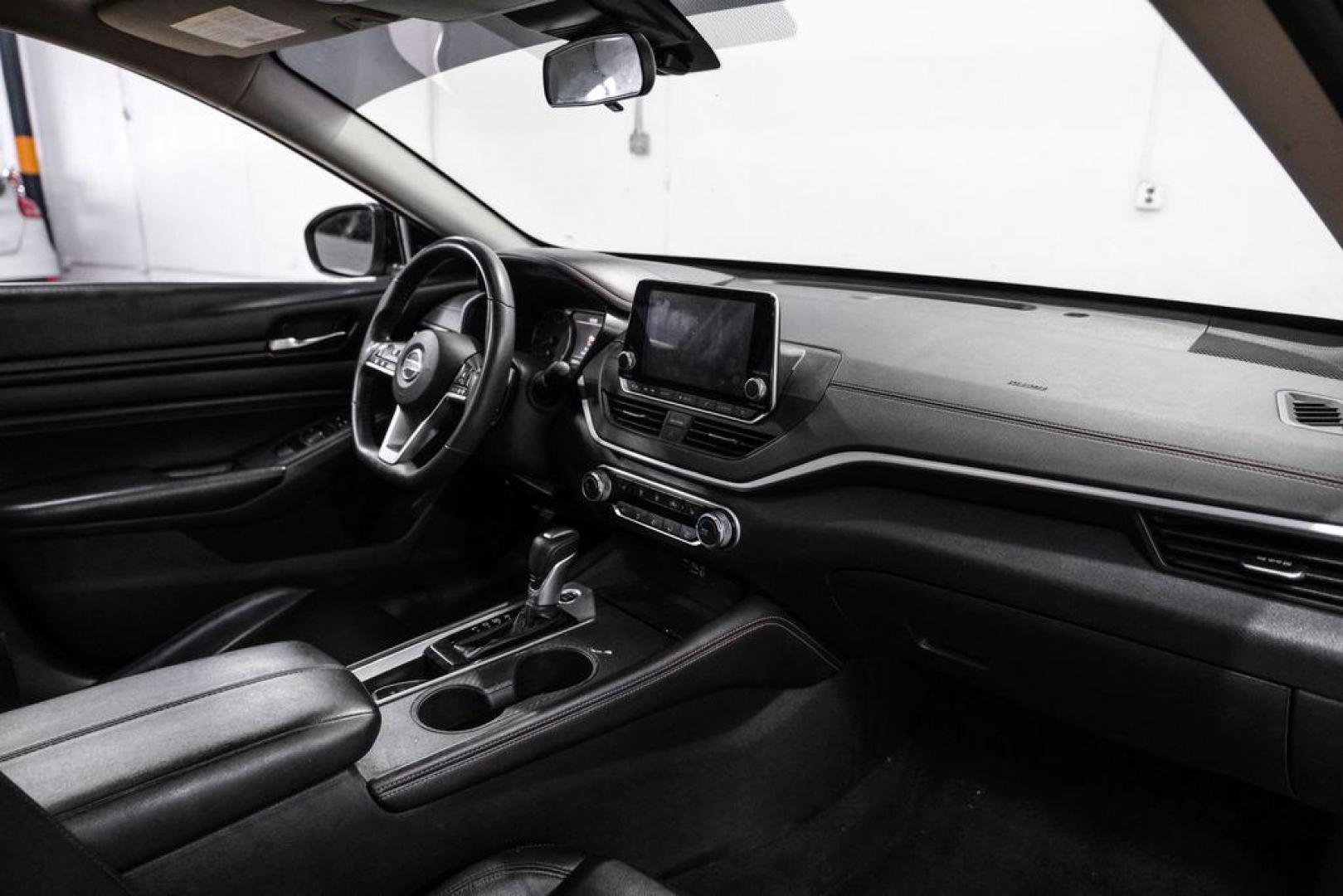 2022 Gun Metallic /Sport Nissan Altima 2.0 SR (1N4AL4CV0NN) with an 2.0L I4 PDI Turbocharged DOHC 16V LEV3-ULEV70 236hp engine, CVT transmission, located at 15300 Midway Rd., Addison, TX, 75001, (972) 702-0011, 32.958321, -96.838074 - Photo#14