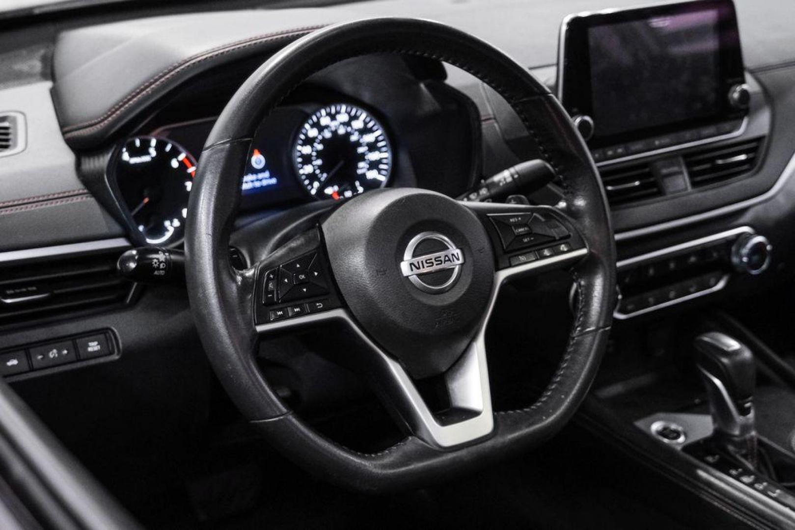 2022 Gun Metallic /Sport Nissan Altima 2.0 SR (1N4AL4CV0NN) with an 2.0L I4 PDI Turbocharged DOHC 16V LEV3-ULEV70 236hp engine, CVT transmission, located at 15300 Midway Rd., Addison, TX, 75001, (972) 702-0011, 32.958321, -96.838074 - Photo#17