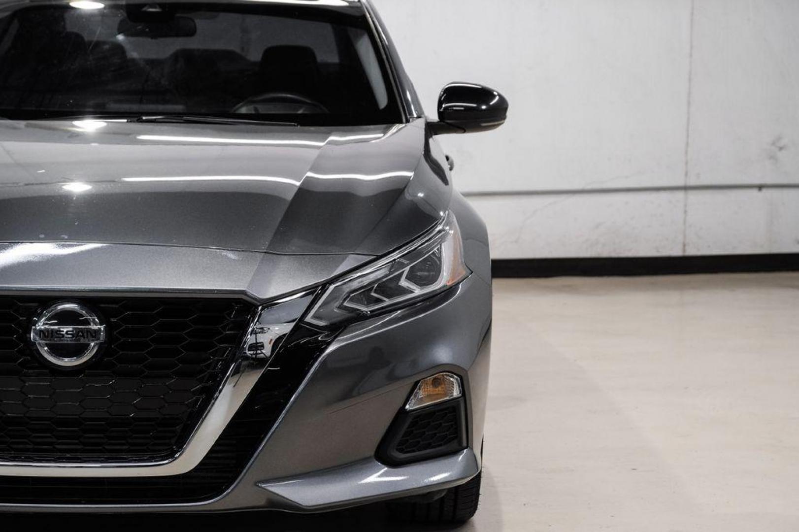 2022 Gun Metallic /Sport Nissan Altima 2.0 SR (1N4AL4CV0NN) with an 2.0L I4 PDI Turbocharged DOHC 16V LEV3-ULEV70 236hp engine, CVT transmission, located at 15300 Midway Rd., Addison, TX, 75001, (972) 702-0011, 32.958321, -96.838074 - Photo#46