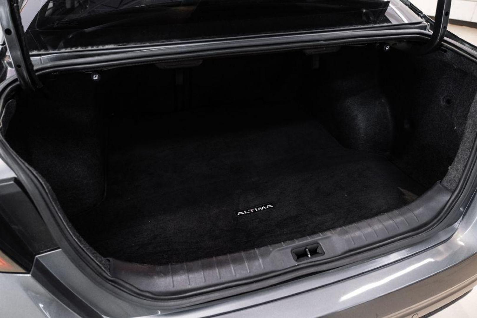 2022 Gun Metallic /Sport Nissan Altima 2.0 SR (1N4AL4CV0NN) with an 2.0L I4 PDI Turbocharged DOHC 16V LEV3-ULEV70 236hp engine, CVT transmission, located at 15300 Midway Rd., Addison, TX, 75001, (972) 702-0011, 32.958321, -96.838074 - Photo#53