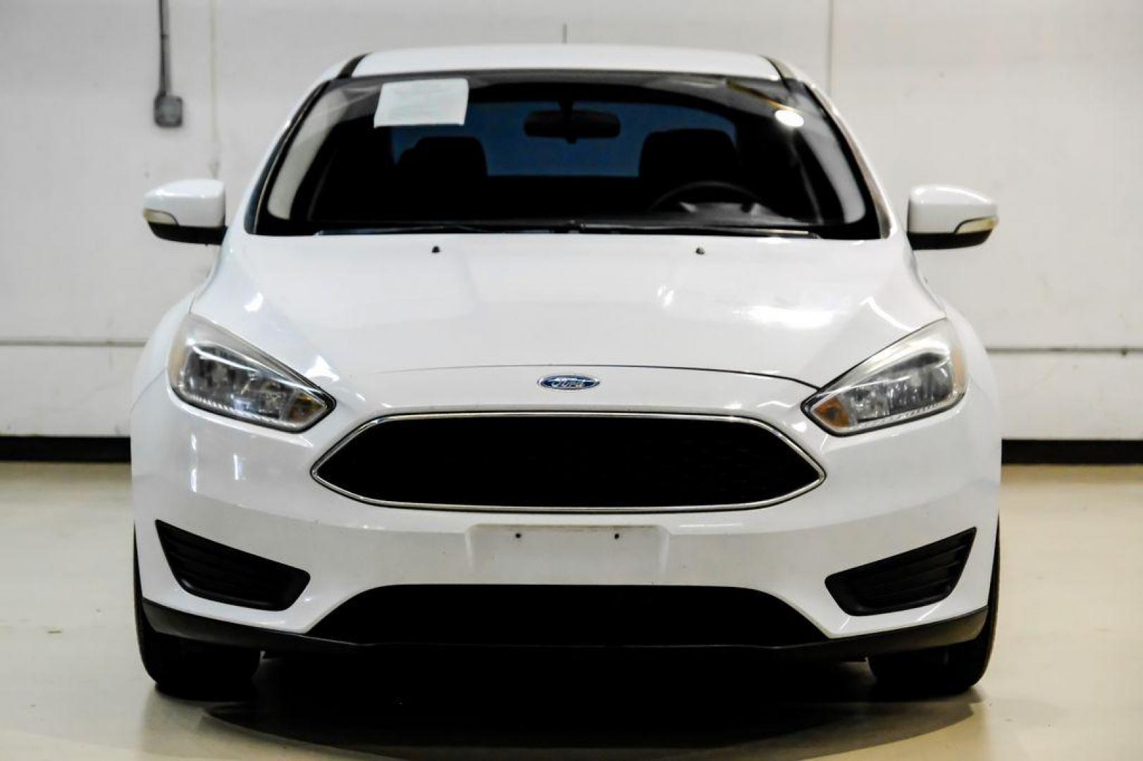 2017 Oxford White /Black Ford Focus SE (1FADP3F23HL) with an 2.0L 4-Cylinder DGI Flex Fuel Turbocharged DOHC engine, Automatic transmission, located at 15300 Midway Rd., Addison, TX, 75001, (972) 702-0011, 32.958321, -96.838074 - Photo#3