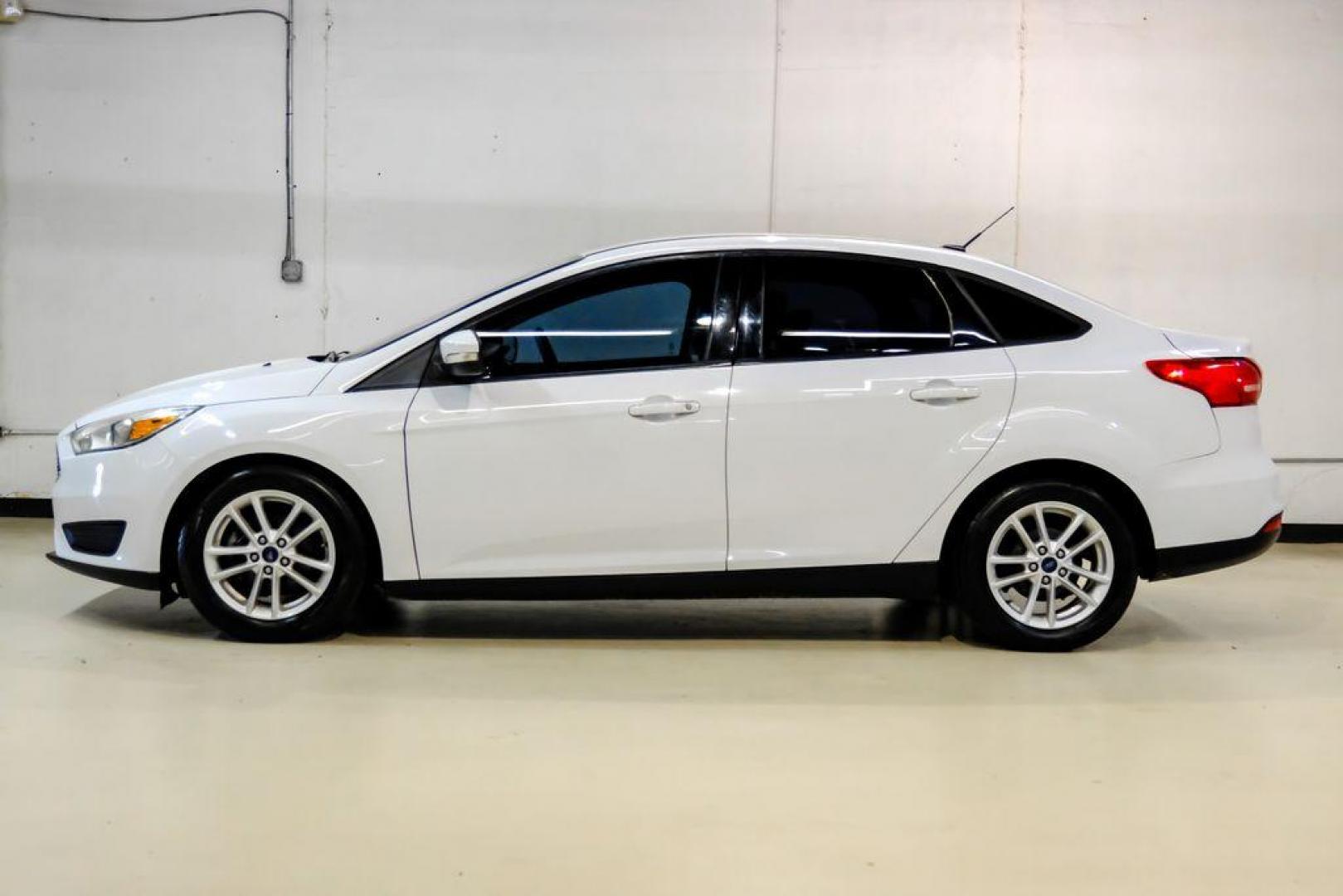 2017 Oxford White /Black Ford Focus SE (1FADP3F23HL) with an 2.0L 4-Cylinder DGI Flex Fuel Turbocharged DOHC engine, Automatic transmission, located at 15300 Midway Rd., Addison, TX, 75001, (972) 702-0011, 32.958321, -96.838074 - Photo#8