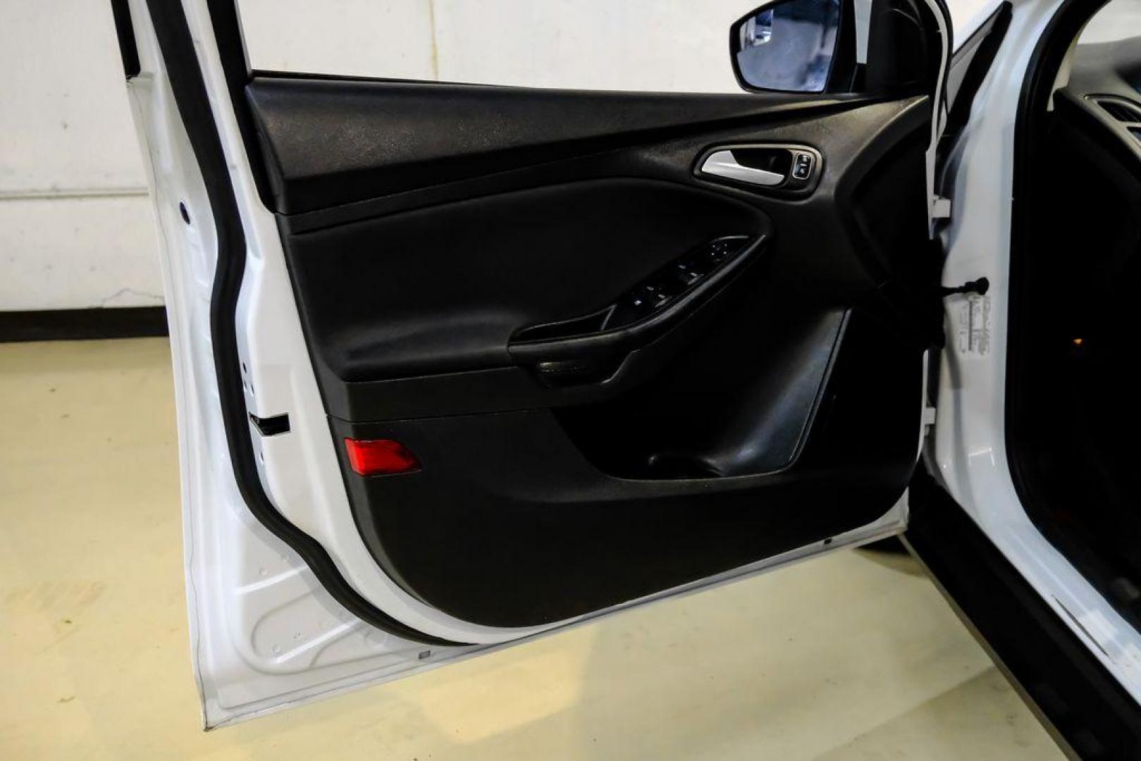 2017 Oxford White /Black Ford Focus SE (1FADP3F23HL) with an 2.0L 4-Cylinder DGI Flex Fuel Turbocharged DOHC engine, Automatic transmission, located at 15300 Midway Rd., Addison, TX, 75001, (972) 702-0011, 32.958321, -96.838074 - Photo#37