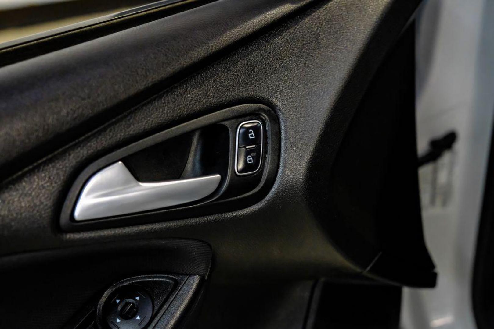 2017 Oxford White /Black Ford Focus SE (1FADP3F23HL) with an 2.0L 4-Cylinder DGI Flex Fuel Turbocharged DOHC engine, Automatic transmission, located at 15300 Midway Rd., Addison, TX, 75001, (972) 702-0011, 32.958321, -96.838074 - Photo#38