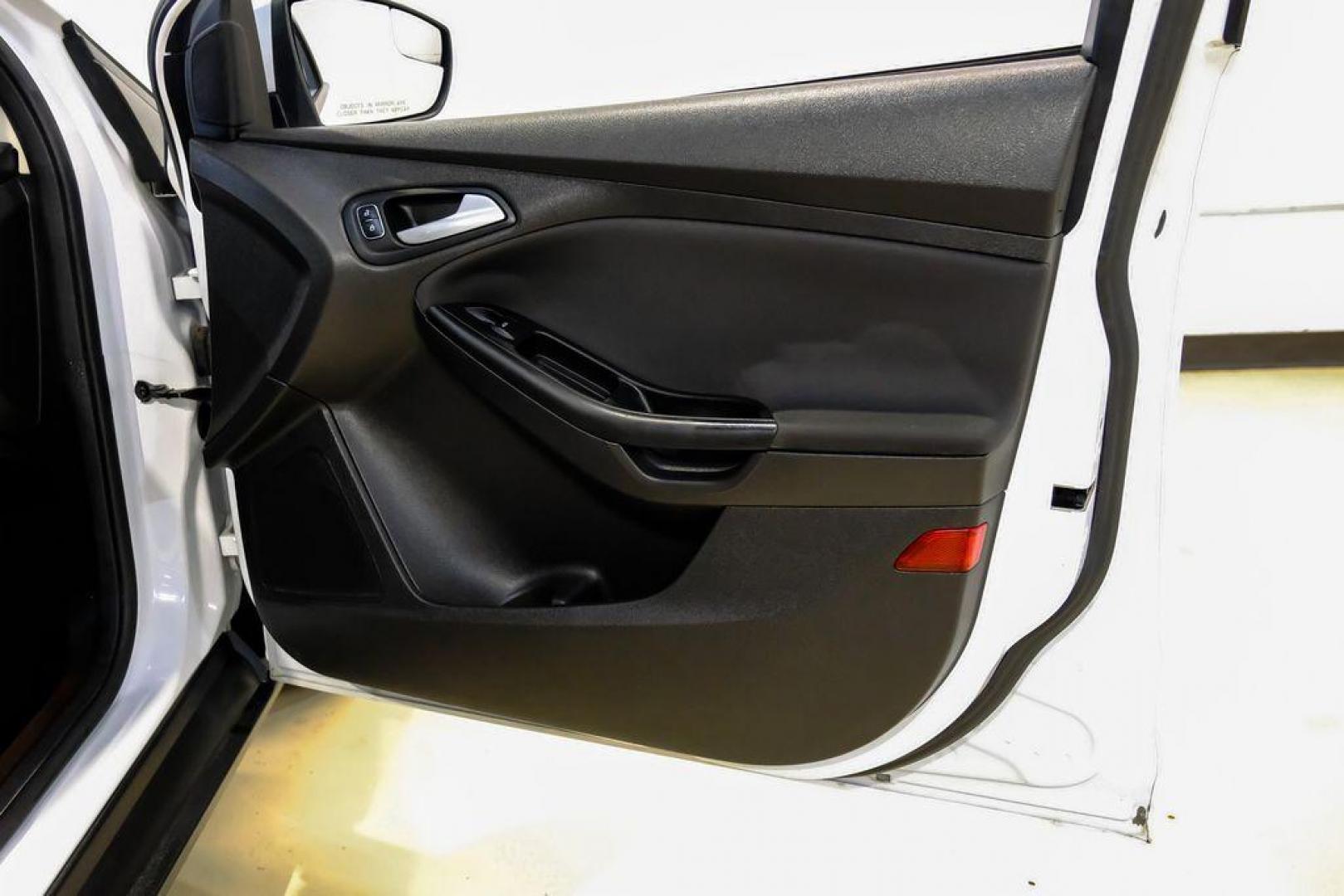 2017 Oxford White /Black Ford Focus SE (1FADP3F23HL) with an 2.0L 4-Cylinder DGI Flex Fuel Turbocharged DOHC engine, Automatic transmission, located at 15300 Midway Rd., Addison, TX, 75001, (972) 702-0011, 32.958321, -96.838074 - Photo#40