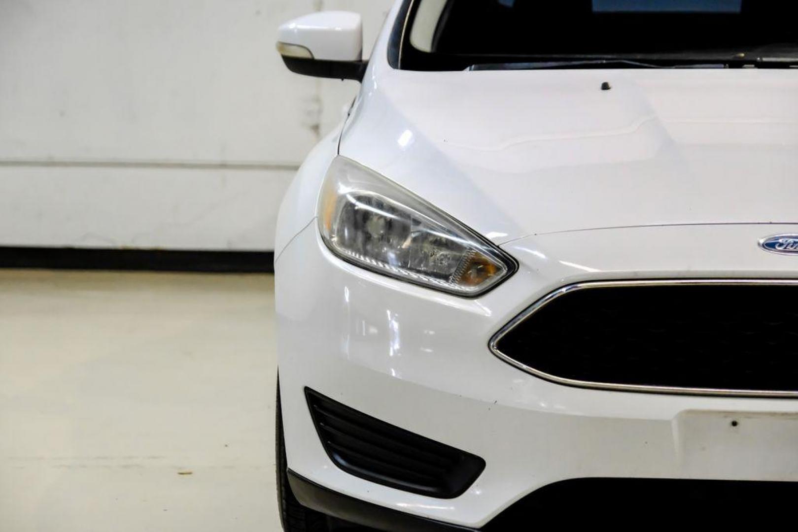 2017 Oxford White /Black Ford Focus SE (1FADP3F23HL) with an 2.0L 4-Cylinder DGI Flex Fuel Turbocharged DOHC engine, Automatic transmission, located at 15300 Midway Rd., Addison, TX, 75001, (972) 702-0011, 32.958321, -96.838074 - Photo#43