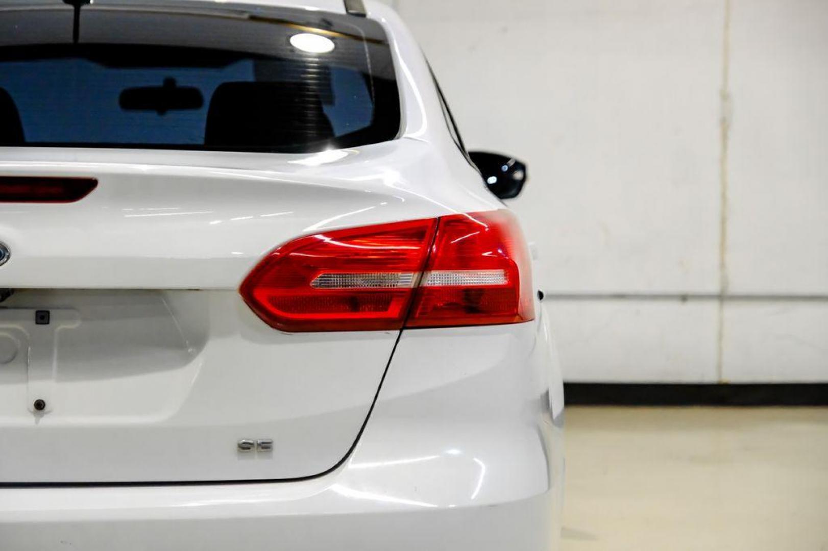 2017 Oxford White /Black Ford Focus SE (1FADP3F23HL) with an 2.0L 4-Cylinder DGI Flex Fuel Turbocharged DOHC engine, Automatic transmission, located at 15300 Midway Rd., Addison, TX, 75001, (972) 702-0011, 32.958321, -96.838074 - Photo#44