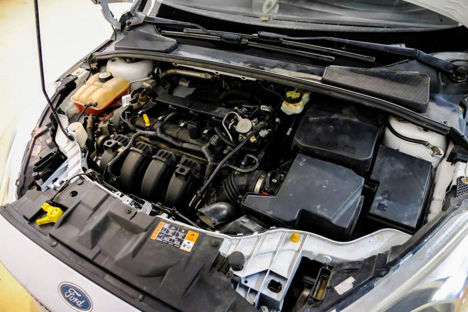 2017 Oxford White /Black Ford Focus SE (1FADP3F23HL) with an 2.0L 4-Cylinder DGI Flex Fuel Turbocharged DOHC engine, Automatic transmission, located at 15300 Midway Rd., Addison, TX, 75001, (972) 702-0011, 32.958321, -96.838074 - Photo#45