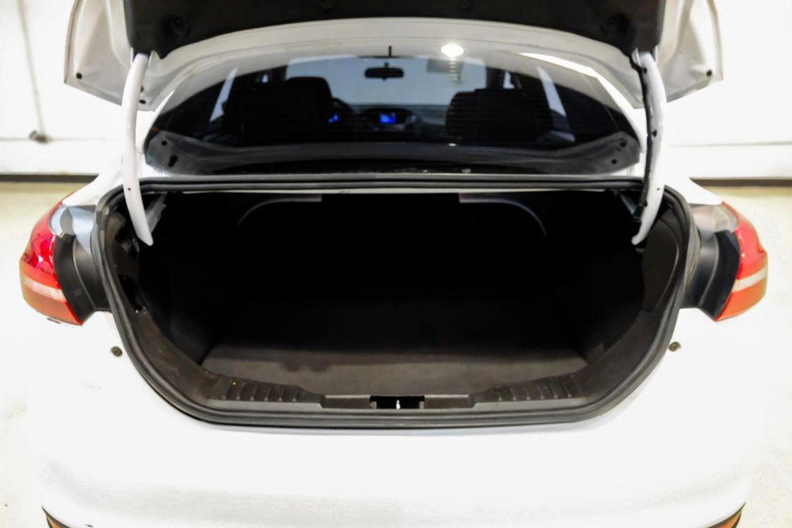 2017 Oxford White /Black Ford Focus SE (1FADP3F23HL) with an 2.0L 4-Cylinder DGI Flex Fuel Turbocharged DOHC engine, Automatic transmission, located at 15300 Midway Rd., Addison, TX, 75001, (972) 702-0011, 32.958321, -96.838074 - Photo#48