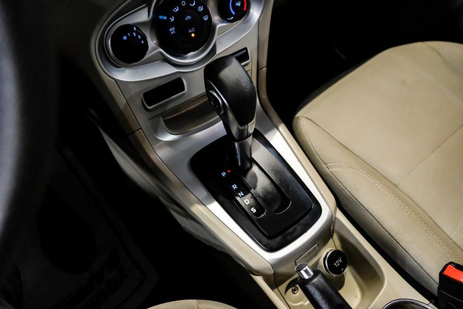 2019 Ingot Silver /Medium Light Stone Ford Fiesta SE (3FADP4EJ1KM) with an 1.6L I4 Ti-VCT engine, Automatic transmission, located at 15300 Midway Rd., Addison, TX, 75001, (972) 702-0011, 32.958321, -96.838074 - Photo#20