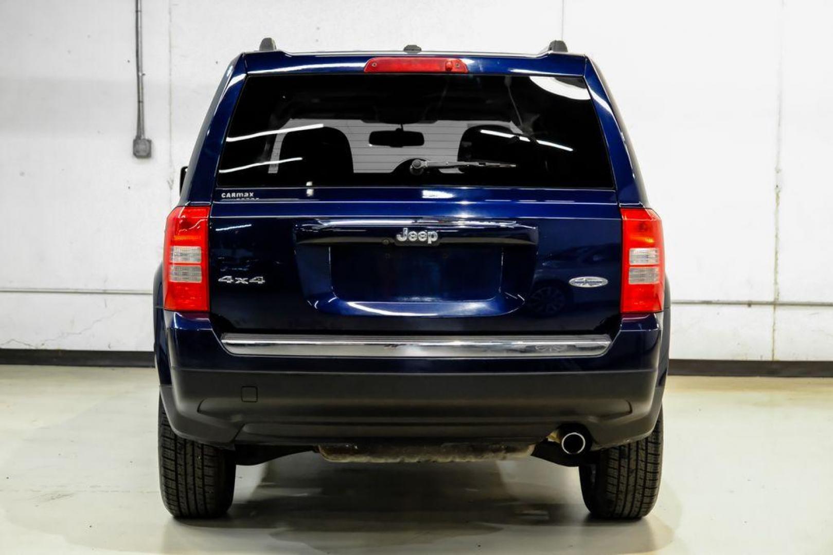 2016 True Blue Pearlcoat /Gray Jeep Patriot High Altitude (1C4NJRFB5GD) with an 2.4L I4 DOHC 16V Dual VVT engine, Automatic transmission, located at 15300 Midway Rd., Addison, TX, 75001, (972) 702-0011, 32.958321, -96.838074 - Photo#8