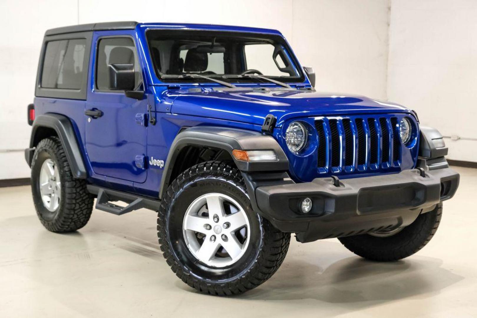2018 Ocean Blue Metallic Clearcoat /Black Jeep Wrangler Sport (1C4GJXAG8JW) with an 3.6L V6 24V VVT engine, Automatic transmission, located at 15300 Midway Rd., Addison, TX, 75001, (972) 702-0011, 32.958321, -96.838074 - Photo#5