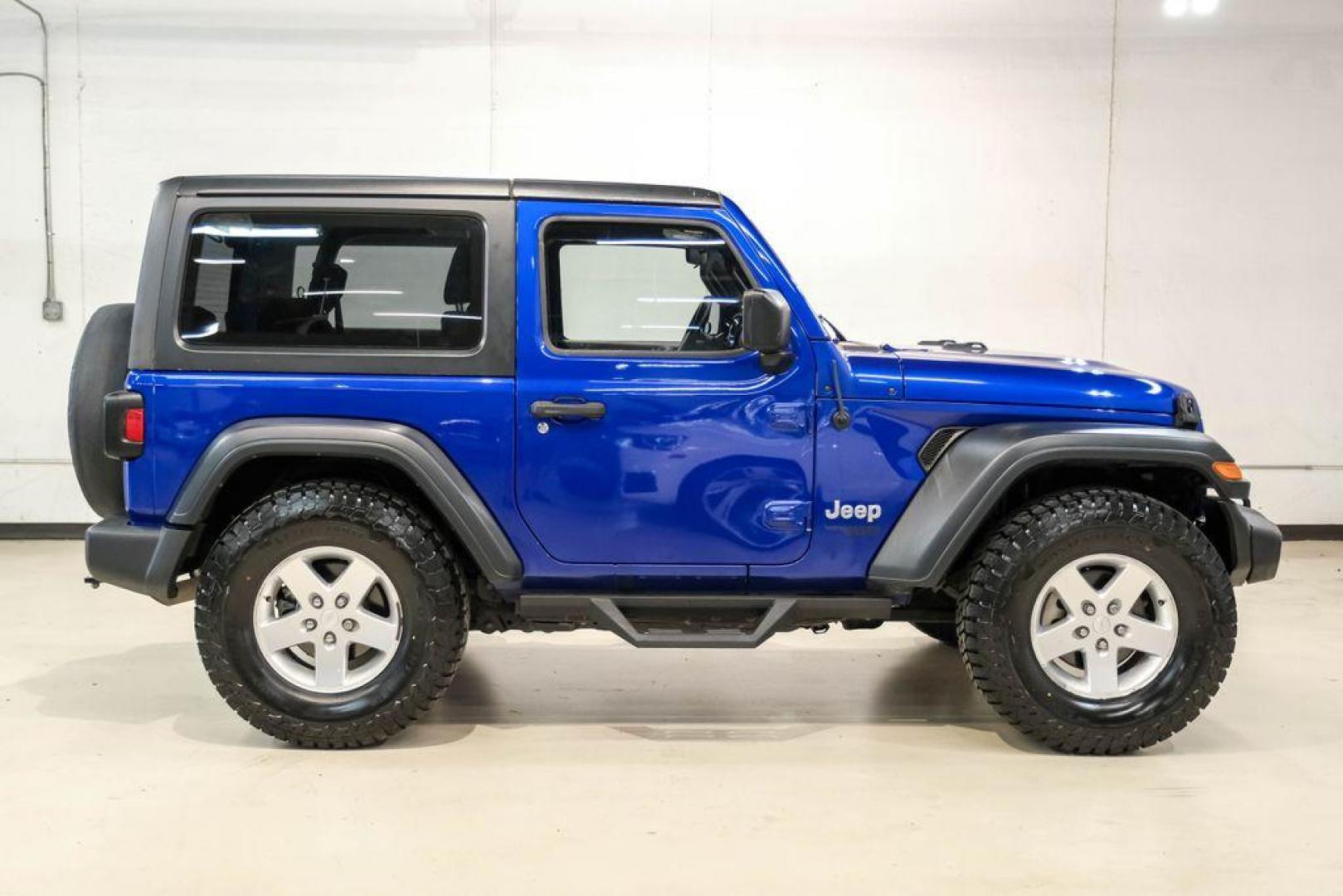 2018 Ocean Blue Metallic Clearcoat /Black Jeep Wrangler Sport (1C4GJXAG8JW) with an 3.6L V6 24V VVT engine, Automatic transmission, located at 15300 Midway Rd., Addison, TX, 75001, (972) 702-0011, 32.958321, -96.838074 - Photo#6