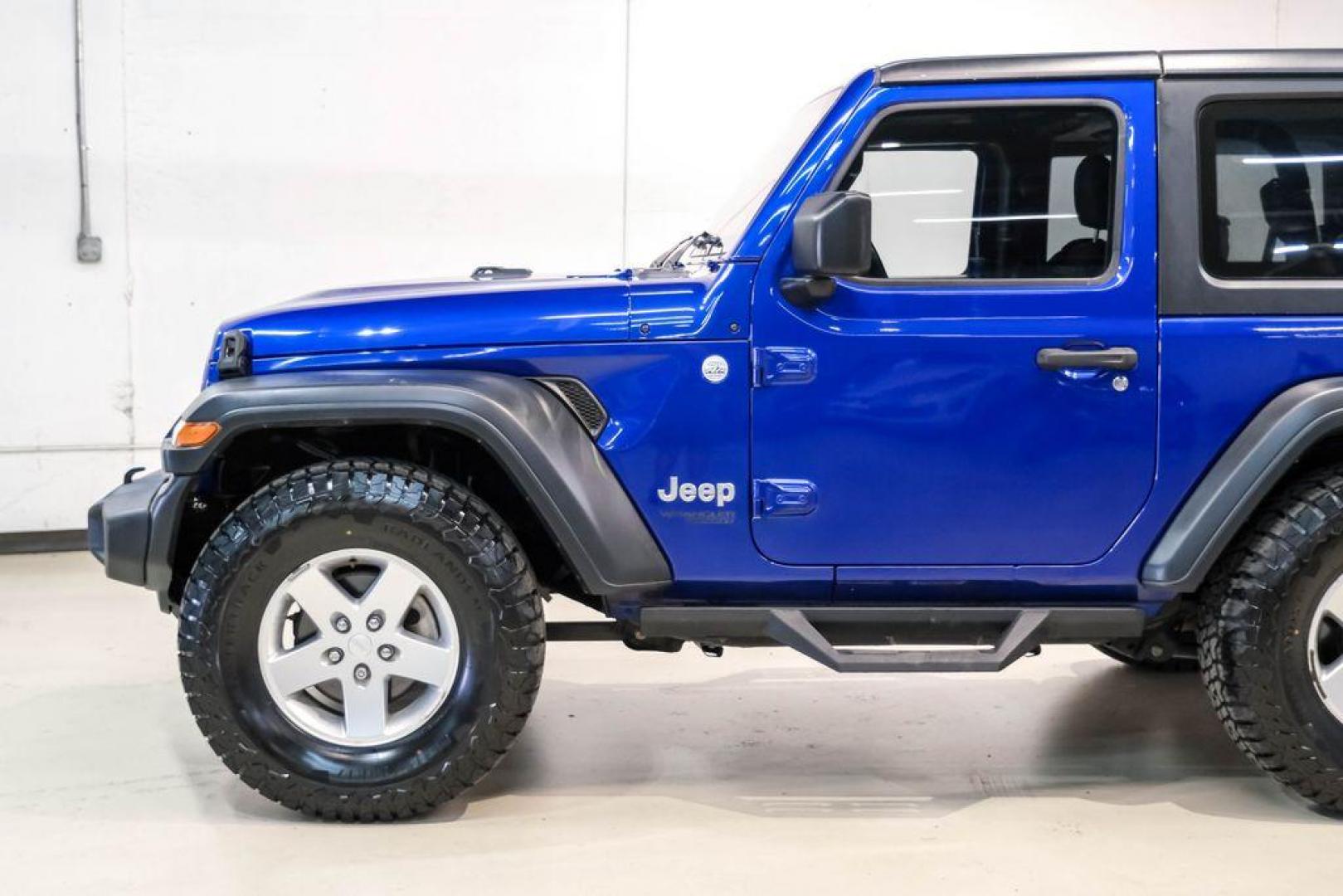 2018 Ocean Blue Metallic Clearcoat /Black Jeep Wrangler Sport (1C4GJXAG8JW) with an 3.6L V6 24V VVT engine, Automatic transmission, located at 15300 Midway Rd., Addison, TX, 75001, (972) 702-0011, 32.958321, -96.838074 - Photo#10