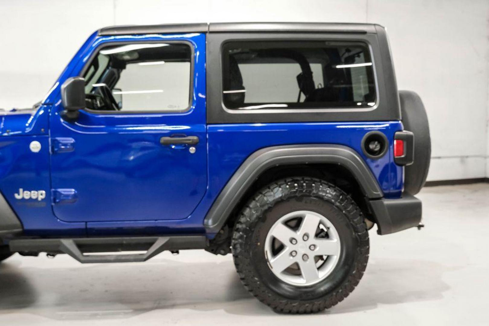 2018 Ocean Blue Metallic Clearcoat /Black Jeep Wrangler Sport (1C4GJXAG8JW) with an 3.6L V6 24V VVT engine, Automatic transmission, located at 15300 Midway Rd., Addison, TX, 75001, (972) 702-0011, 32.958321, -96.838074 - Photo#11