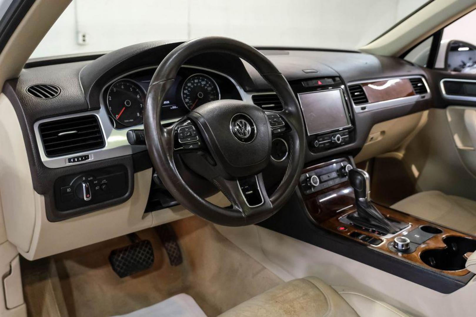 2014 Pure White /Cornsilk Beige Volkswagen Touareg 3.6L (WVGEF9BP5ED) with an 3.6L V6 DOHC engine, Automatic transmission, located at 15300 Midway Rd., Addison, TX, 75001, (972) 702-0011, 32.958321, -96.838074 - Photo#2