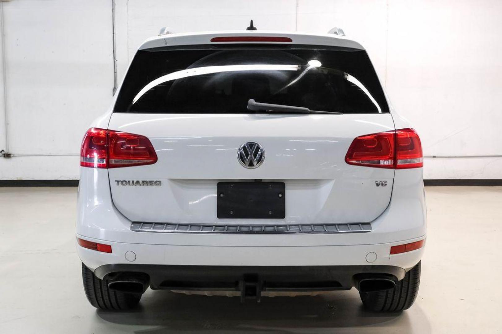 2014 Pure White /Cornsilk Beige Volkswagen Touareg 3.6L (WVGEF9BP5ED) with an 3.6L V6 DOHC engine, Automatic transmission, located at 15300 Midway Rd., Addison, TX, 75001, (972) 702-0011, 32.958321, -96.838074 - Photo#9
