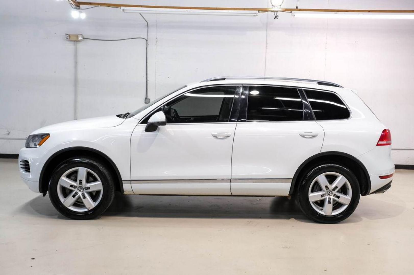 2014 Pure White /Cornsilk Beige Volkswagen Touareg 3.6L (WVGEF9BP5ED) with an 3.6L V6 DOHC engine, Automatic transmission, located at 15300 Midway Rd., Addison, TX, 75001, (972) 702-0011, 32.958321, -96.838074 - Photo#11