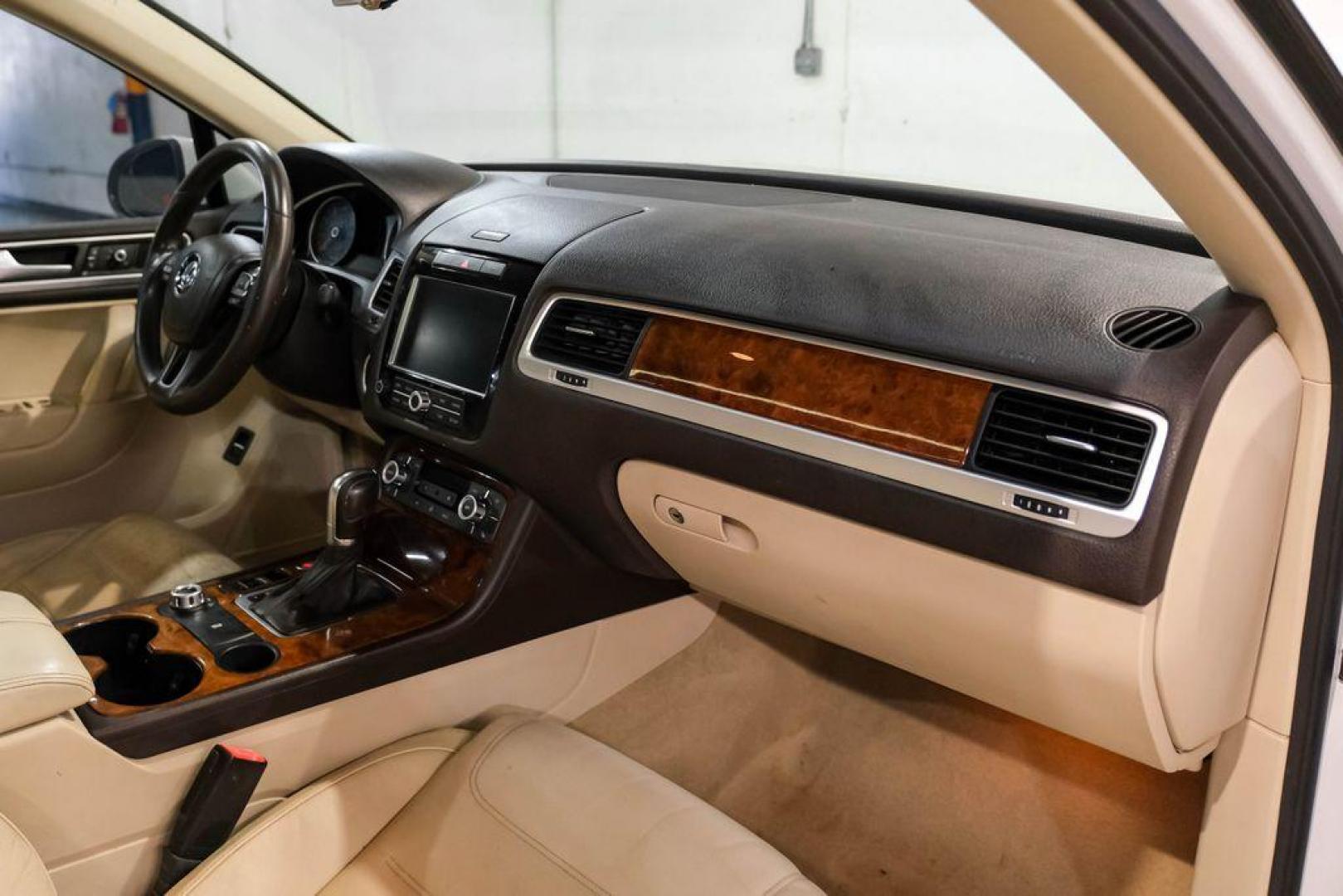 2014 Pure White /Cornsilk Beige Volkswagen Touareg 3.6L (WVGEF9BP5ED) with an 3.6L V6 DOHC engine, Automatic transmission, located at 15300 Midway Rd., Addison, TX, 75001, (972) 702-0011, 32.958321, -96.838074 - Photo#12