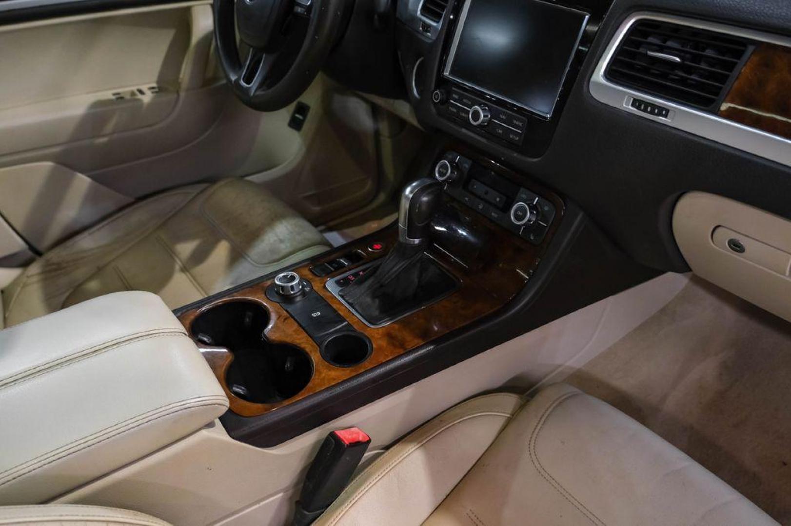 2014 Pure White /Cornsilk Beige Volkswagen Touareg 3.6L (WVGEF9BP5ED) with an 3.6L V6 DOHC engine, Automatic transmission, located at 15300 Midway Rd., Addison, TX, 75001, (972) 702-0011, 32.958321, -96.838074 - Photo#23