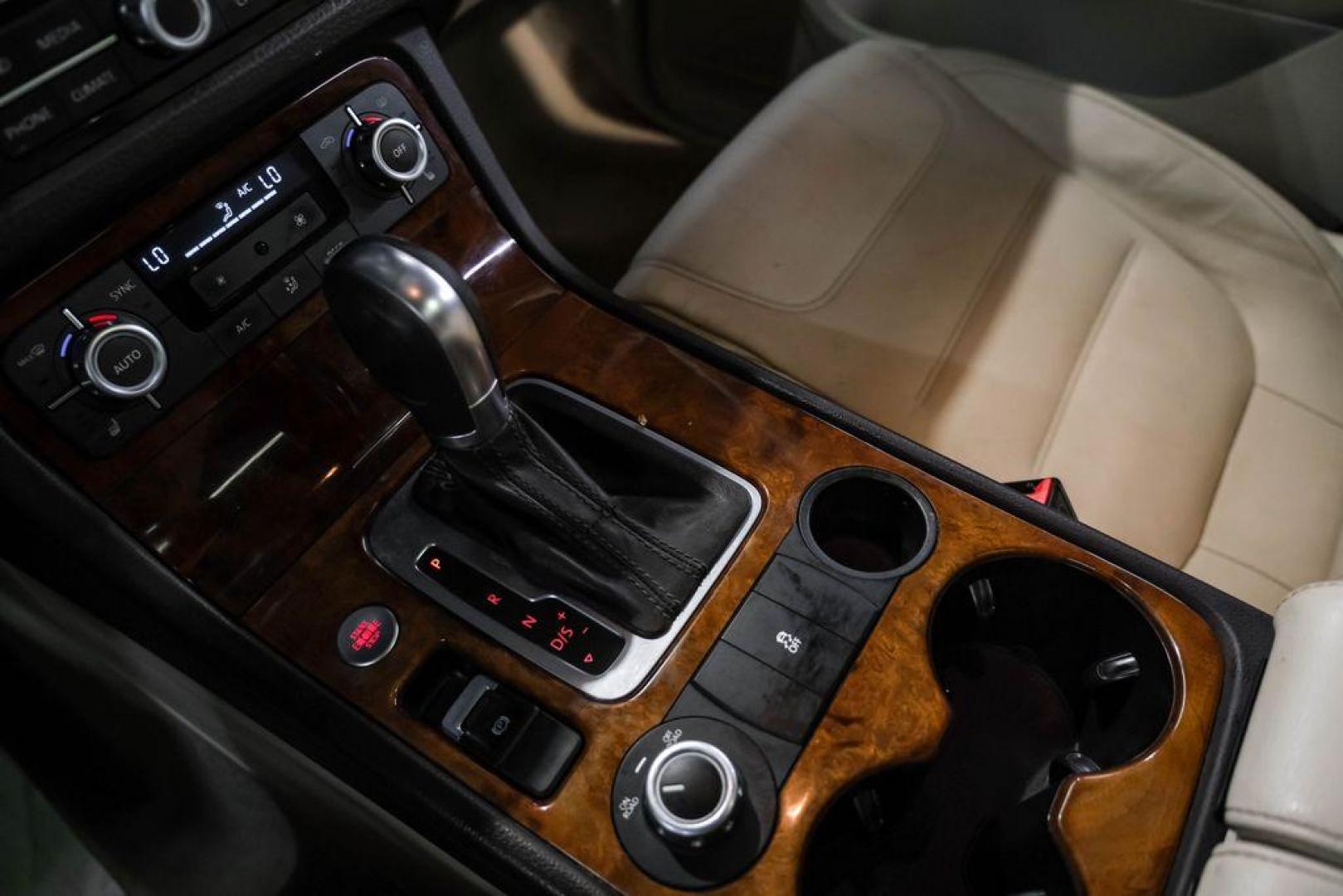 2014 Pure White /Cornsilk Beige Volkswagen Touareg 3.6L (WVGEF9BP5ED) with an 3.6L V6 DOHC engine, Automatic transmission, located at 15300 Midway Rd., Addison, TX, 75001, (972) 702-0011, 32.958321, -96.838074 - Photo#25