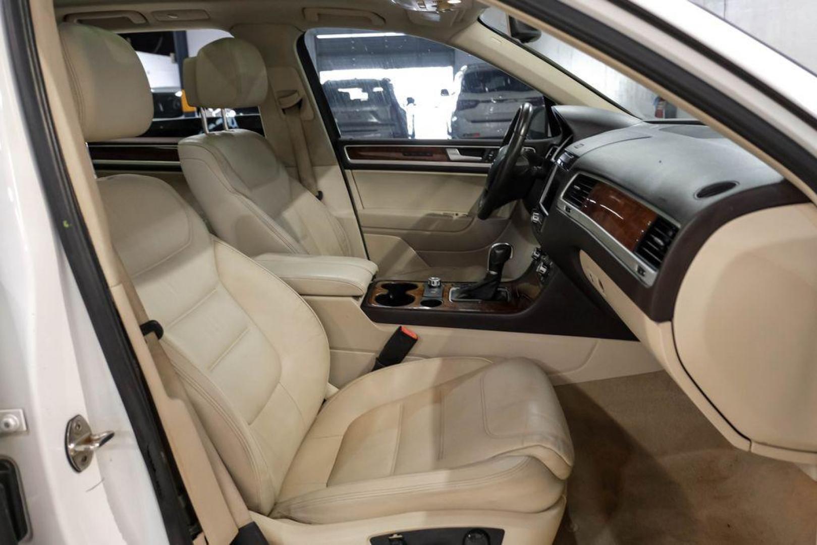 2014 Pure White /Cornsilk Beige Volkswagen Touareg 3.6L (WVGEF9BP5ED) with an 3.6L V6 DOHC engine, Automatic transmission, located at 15300 Midway Rd., Addison, TX, 75001, (972) 702-0011, 32.958321, -96.838074 - Photo#31