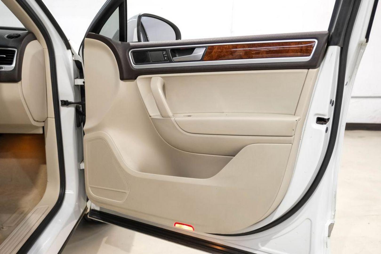 2014 Pure White /Cornsilk Beige Volkswagen Touareg 3.6L (WVGEF9BP5ED) with an 3.6L V6 DOHC engine, Automatic transmission, located at 15300 Midway Rd., Addison, TX, 75001, (972) 702-0011, 32.958321, -96.838074 - Photo#40