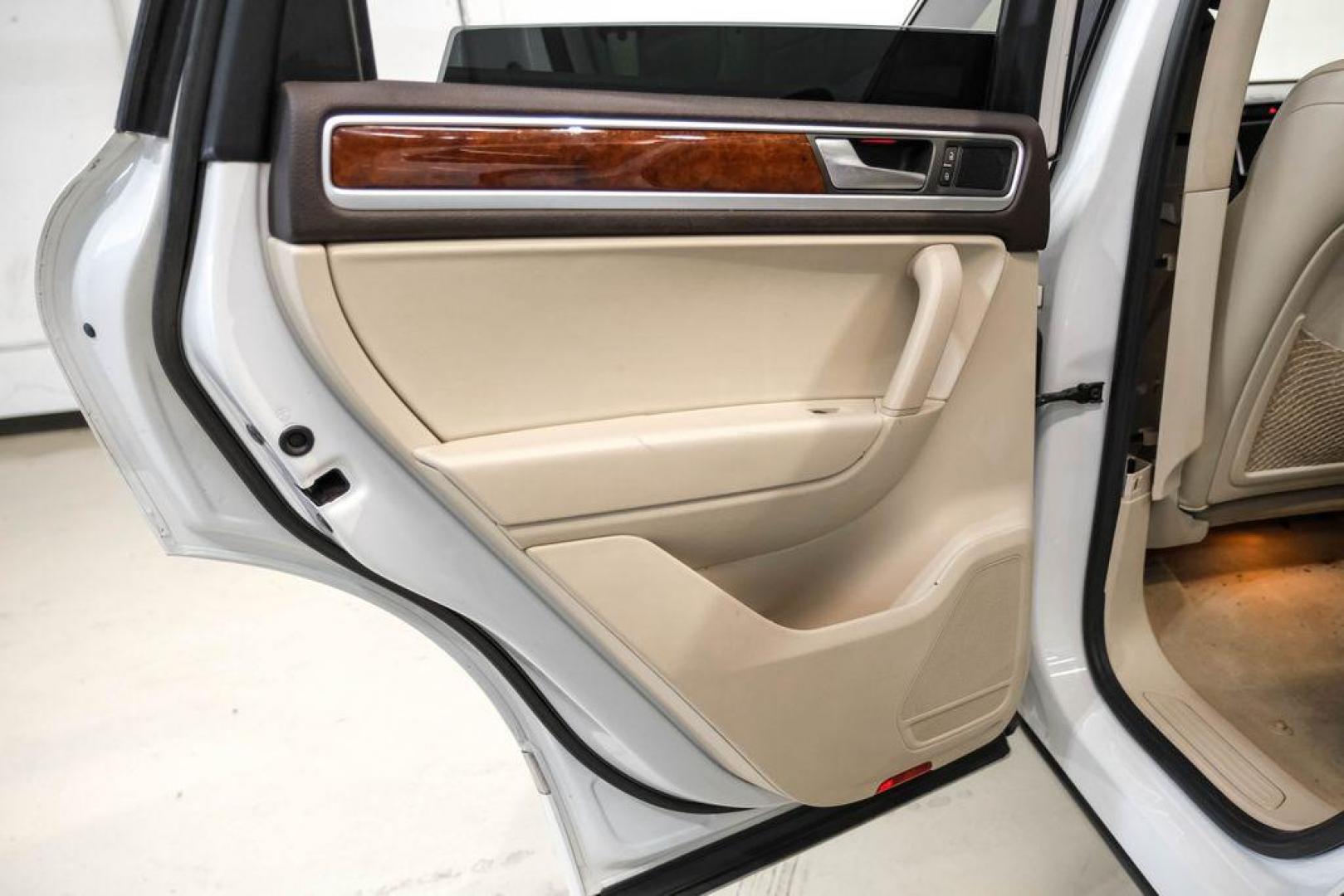 2014 Pure White /Cornsilk Beige Volkswagen Touareg 3.6L (WVGEF9BP5ED) with an 3.6L V6 DOHC engine, Automatic transmission, located at 15300 Midway Rd., Addison, TX, 75001, (972) 702-0011, 32.958321, -96.838074 - Photo#41