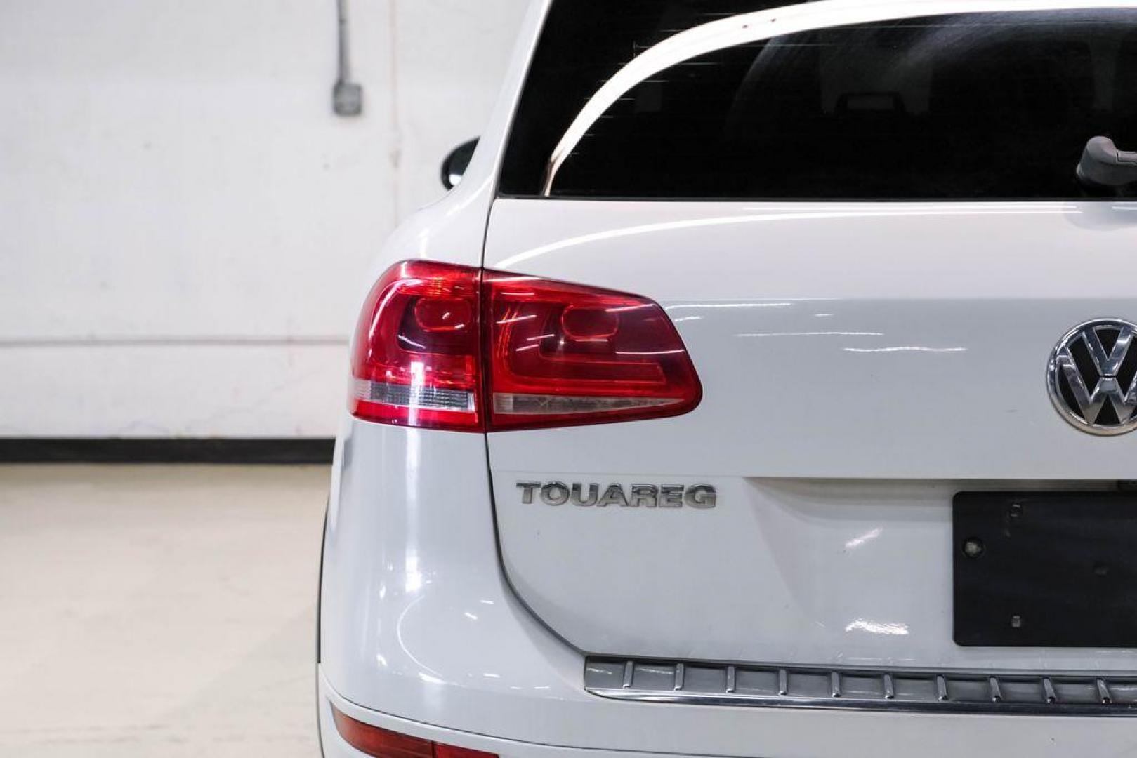 2014 Pure White /Cornsilk Beige Volkswagen Touareg 3.6L (WVGEF9BP5ED) with an 3.6L V6 DOHC engine, Automatic transmission, located at 15300 Midway Rd., Addison, TX, 75001, (972) 702-0011, 32.958321, -96.838074 - Photo#44