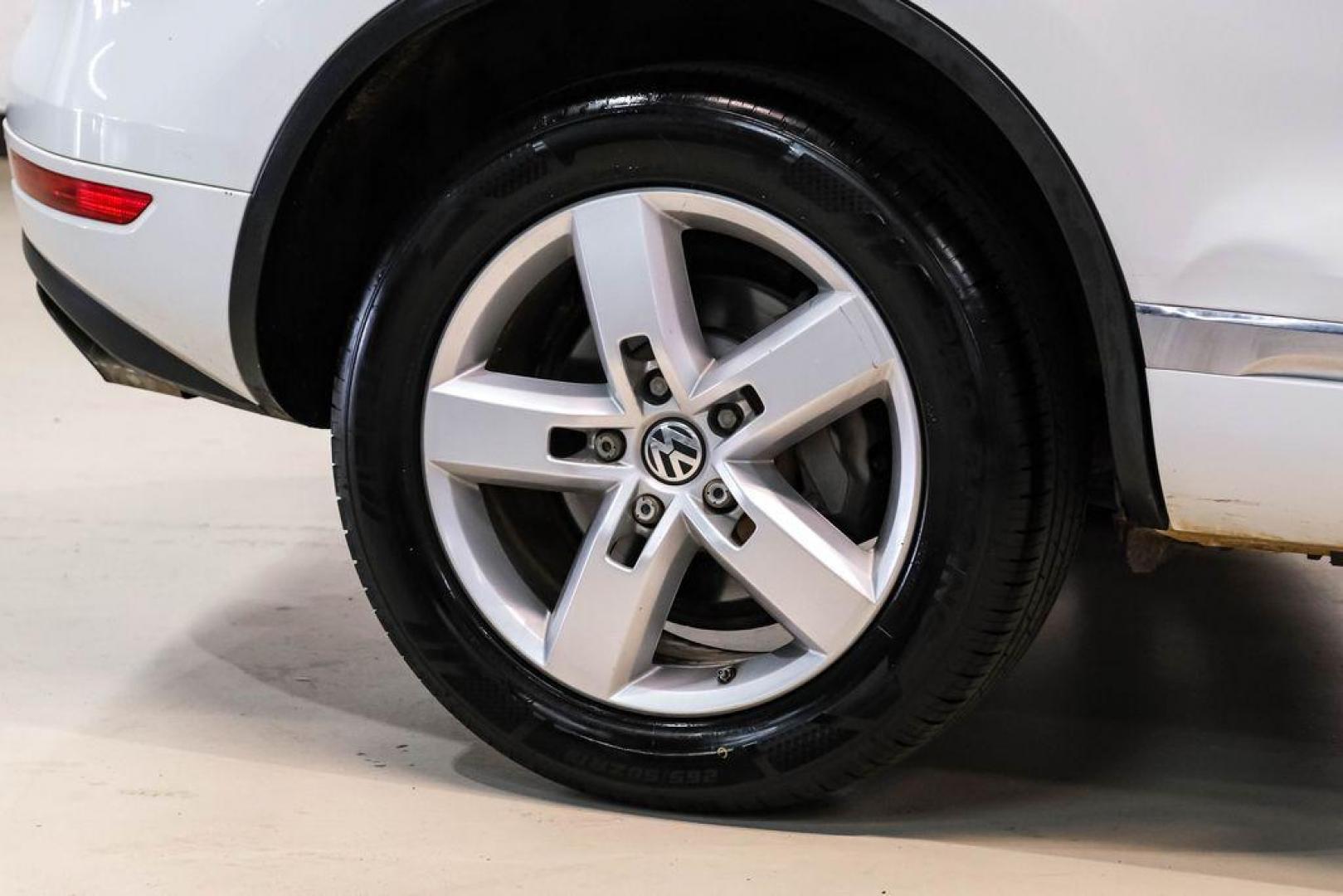 2014 Pure White /Cornsilk Beige Volkswagen Touareg 3.6L (WVGEF9BP5ED) with an 3.6L V6 DOHC engine, Automatic transmission, located at 15300 Midway Rd., Addison, TX, 75001, (972) 702-0011, 32.958321, -96.838074 - Photo#51